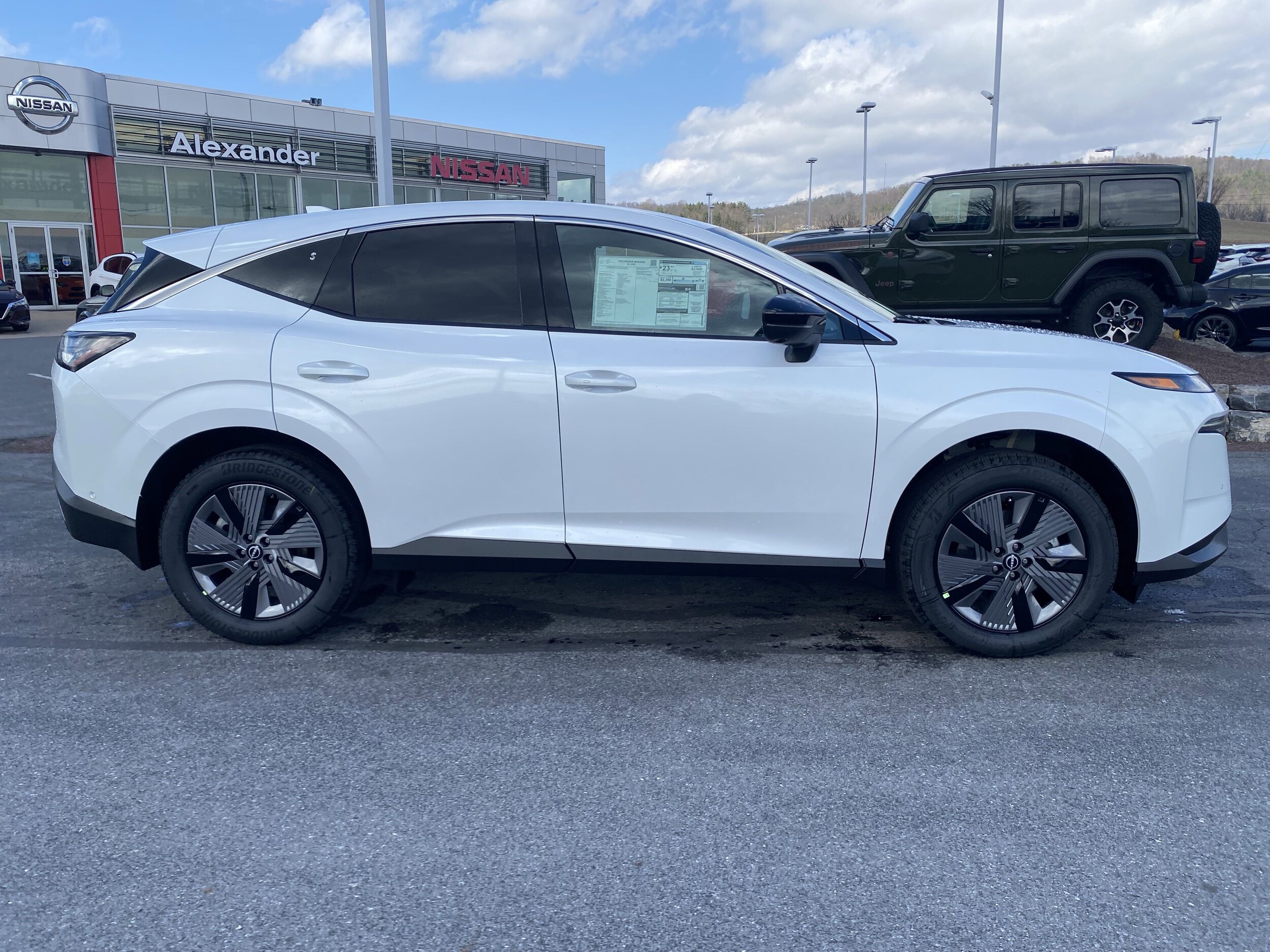 2025 Nissan Murano SL photo 2