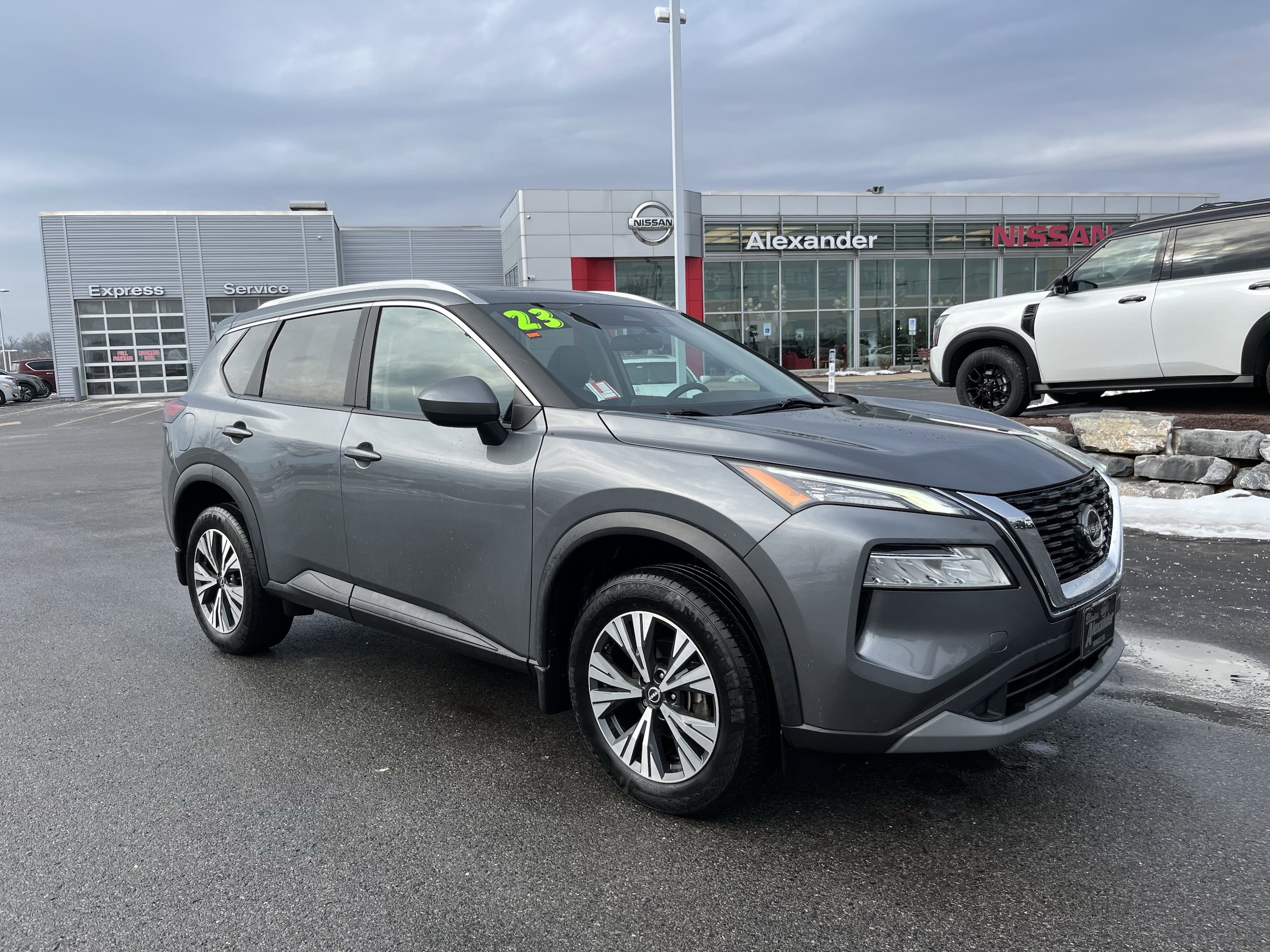 2023 Nissan Rogue SV's photo