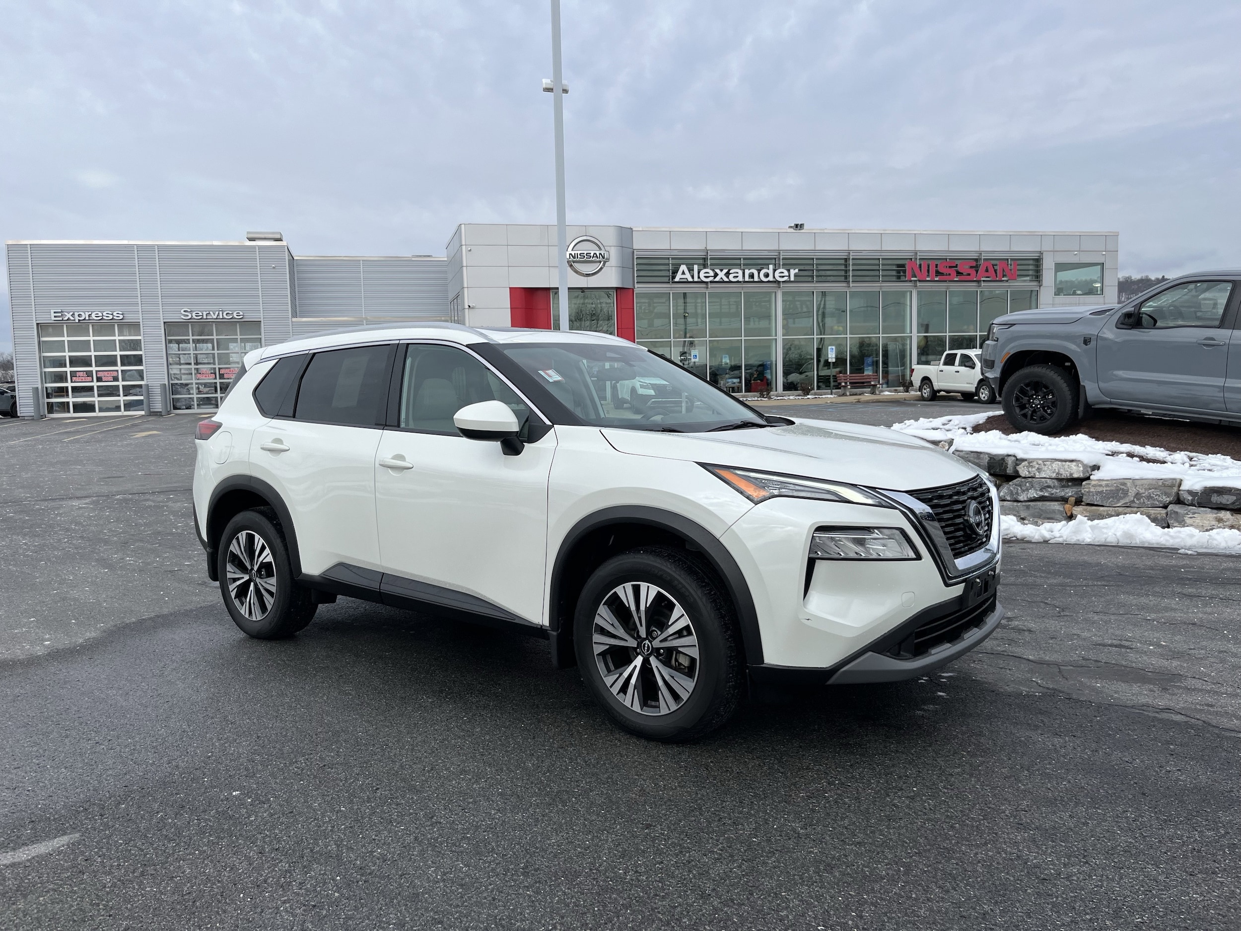 2023 Nissan Rogue SV's photo