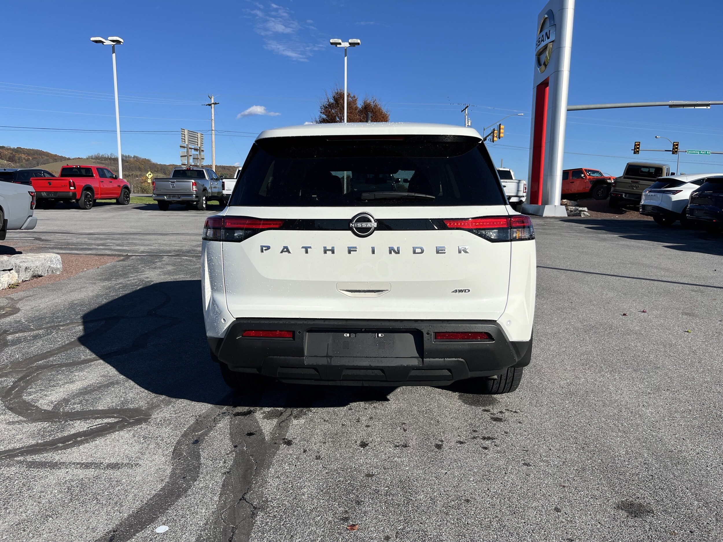 2024 Nissan Pathfinder S photo 4