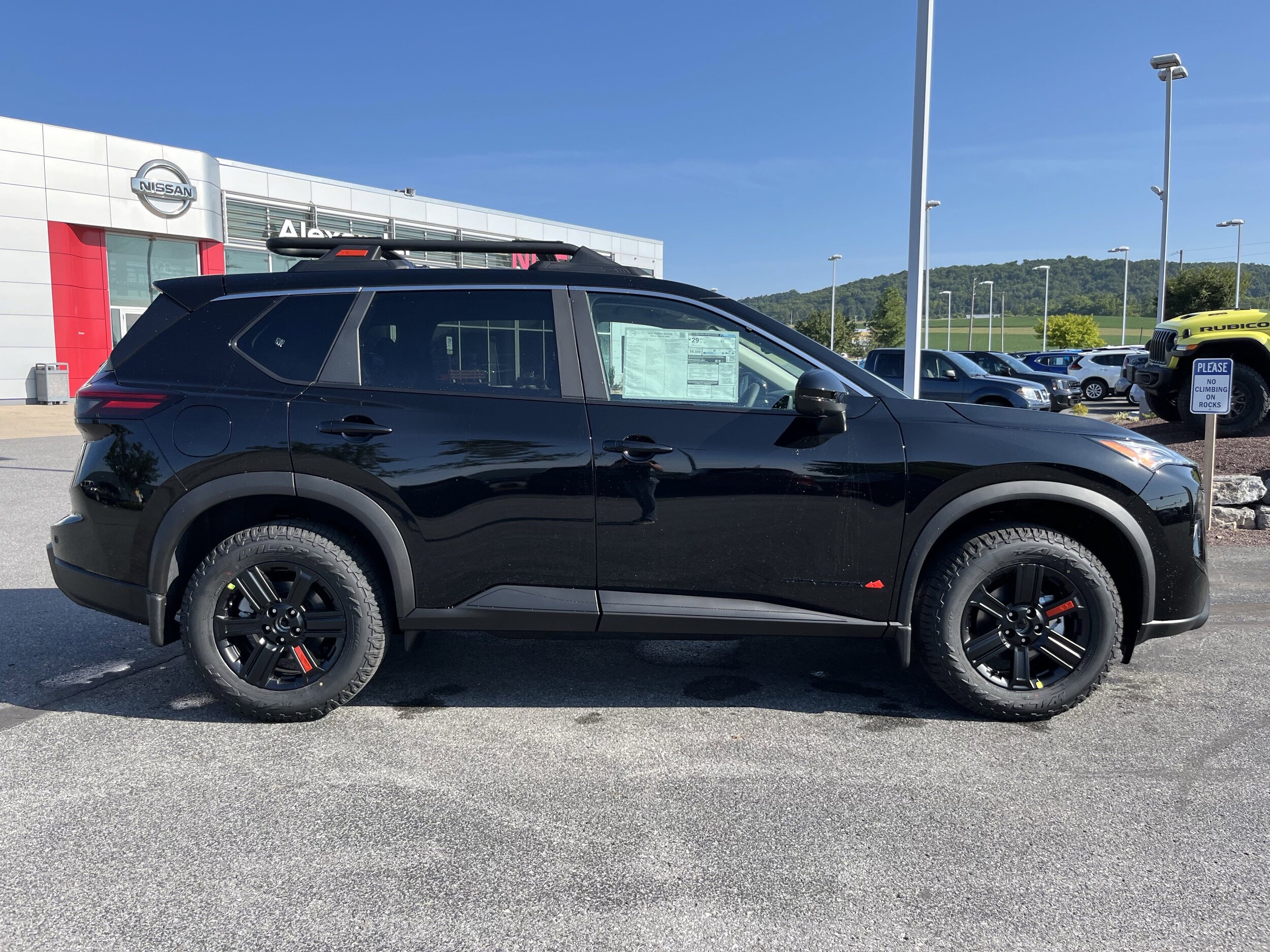 2026 Nissan Rogue SV photo 2
