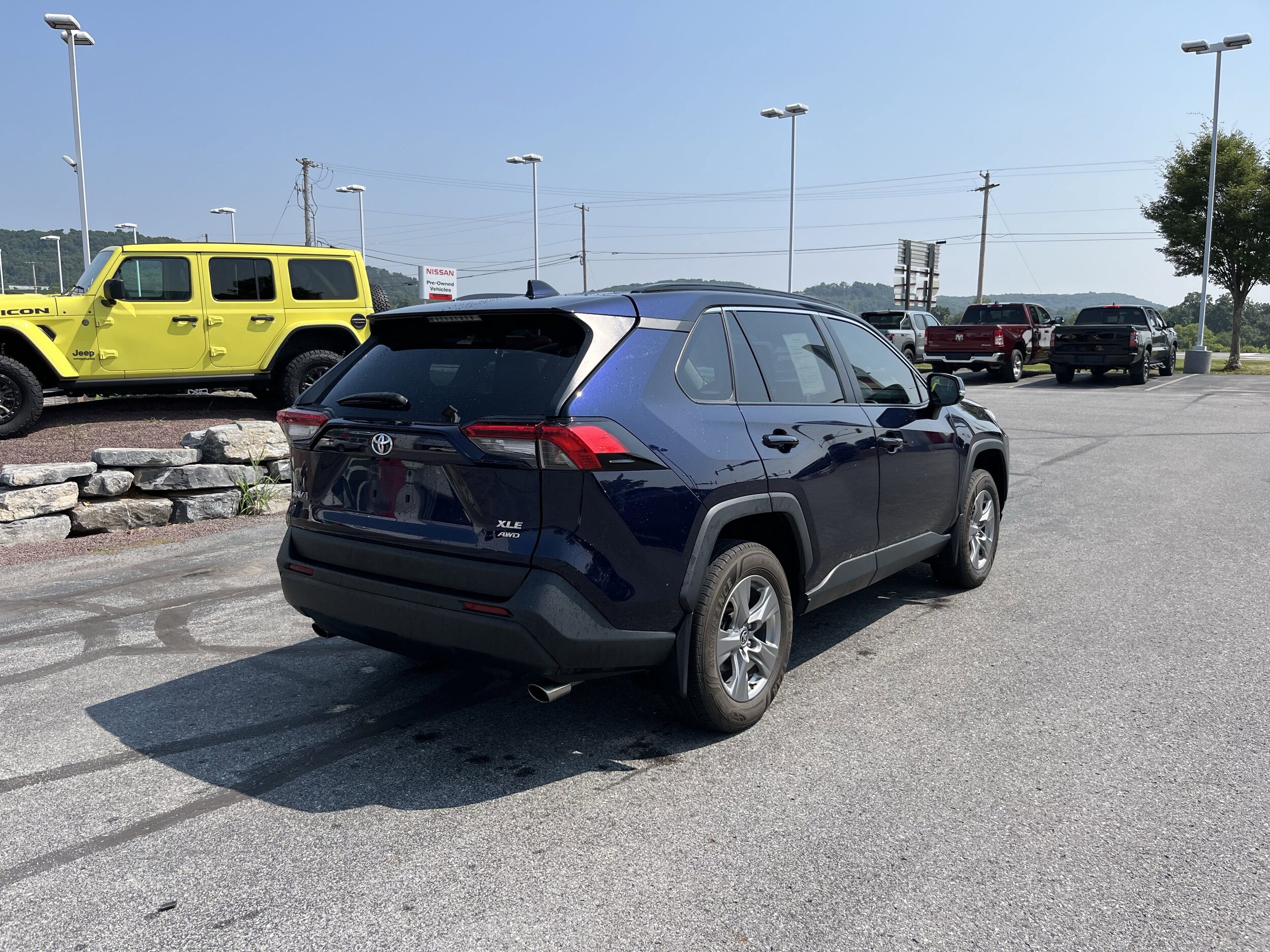 2023 Toyota RAV4 XLE photo 3