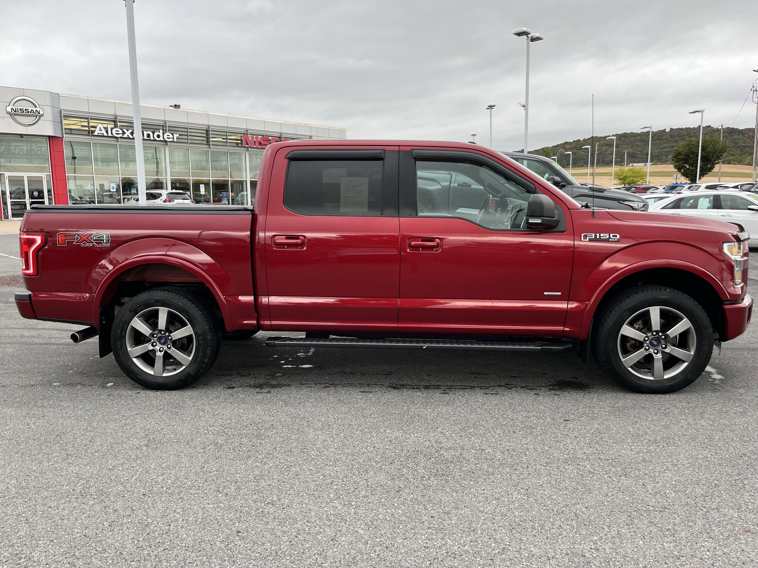 2015 Ford F-150 XLT photo 2