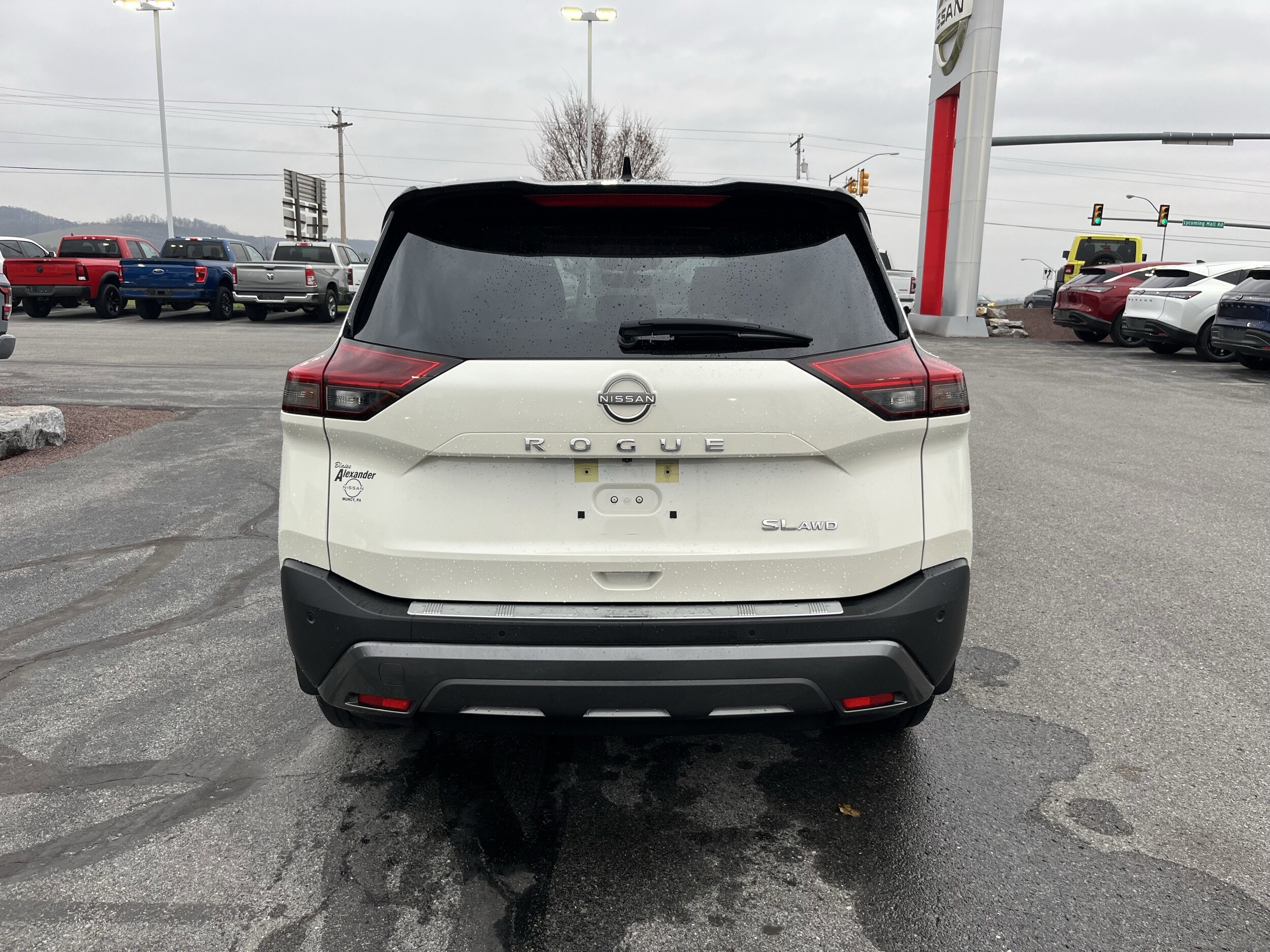 2023 Nissan Rogue AWD SL photo 2