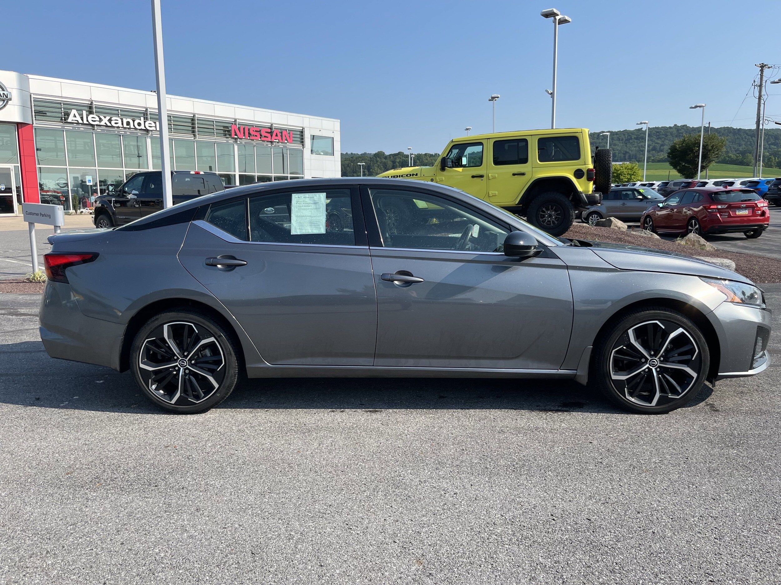 2023 Nissan Altima 2.5 SR photo 2