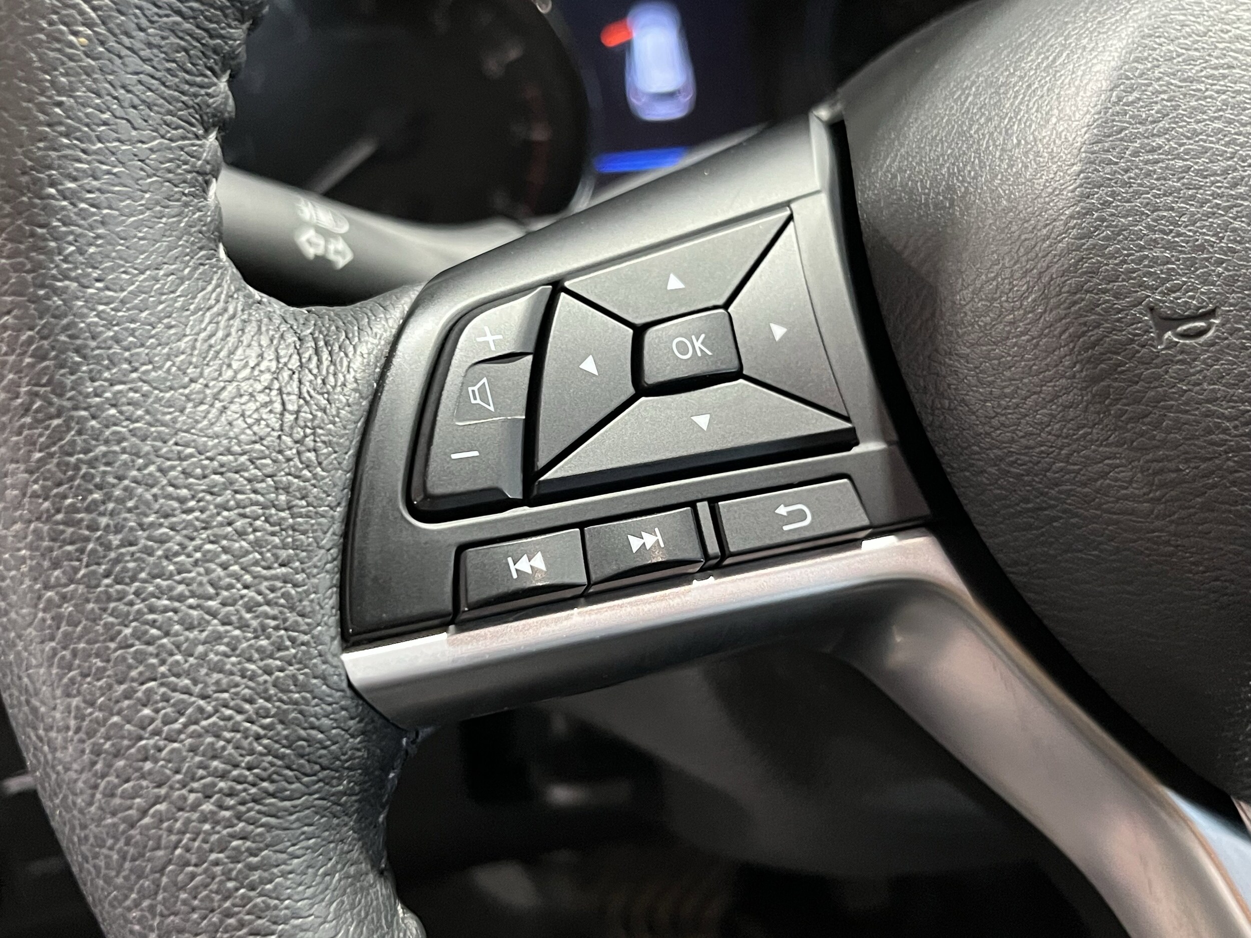 2020 Nissan Rogue AWD SV photo 2