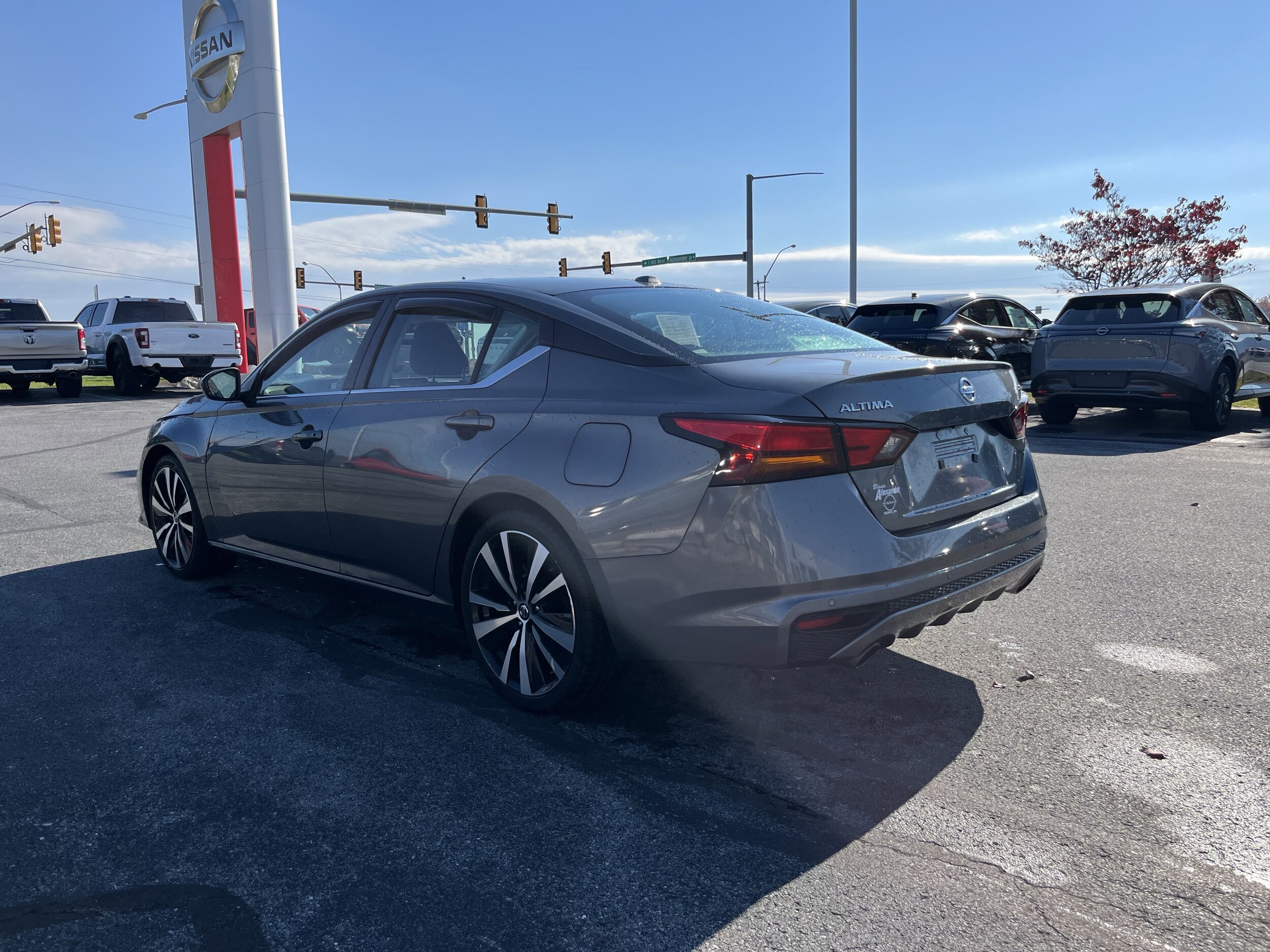 2022 Nissan Altima 2.5 SR photo 3