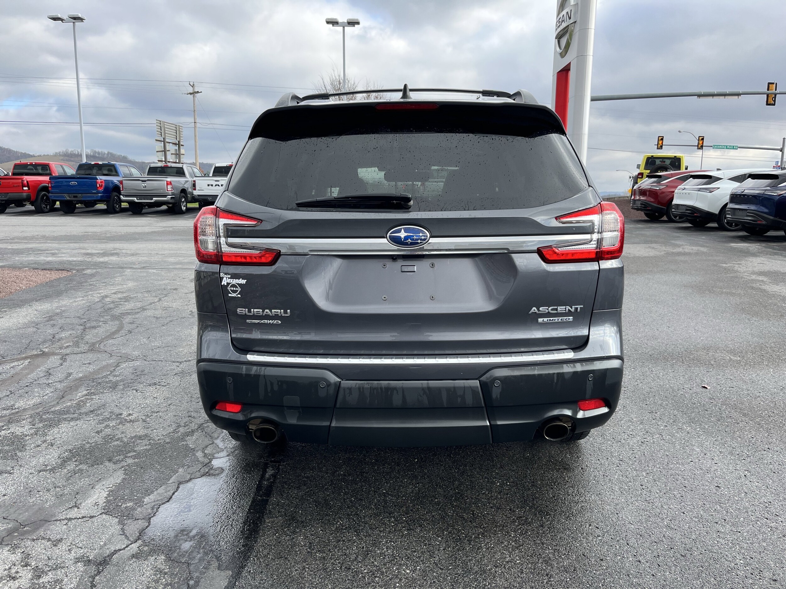 2023 Subaru Ascent Limited photo 3