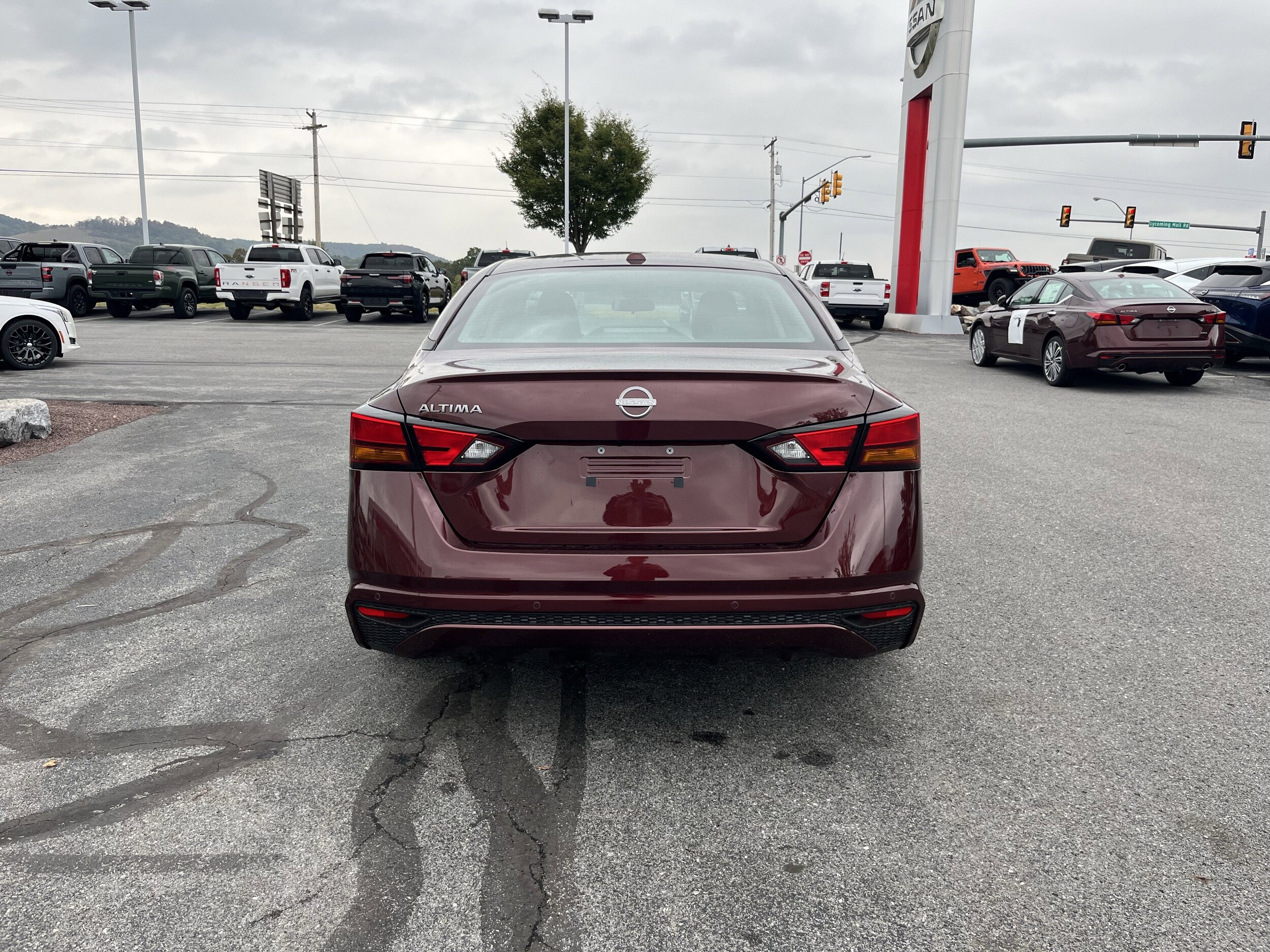 2025 Nissan Altima SV photo 2