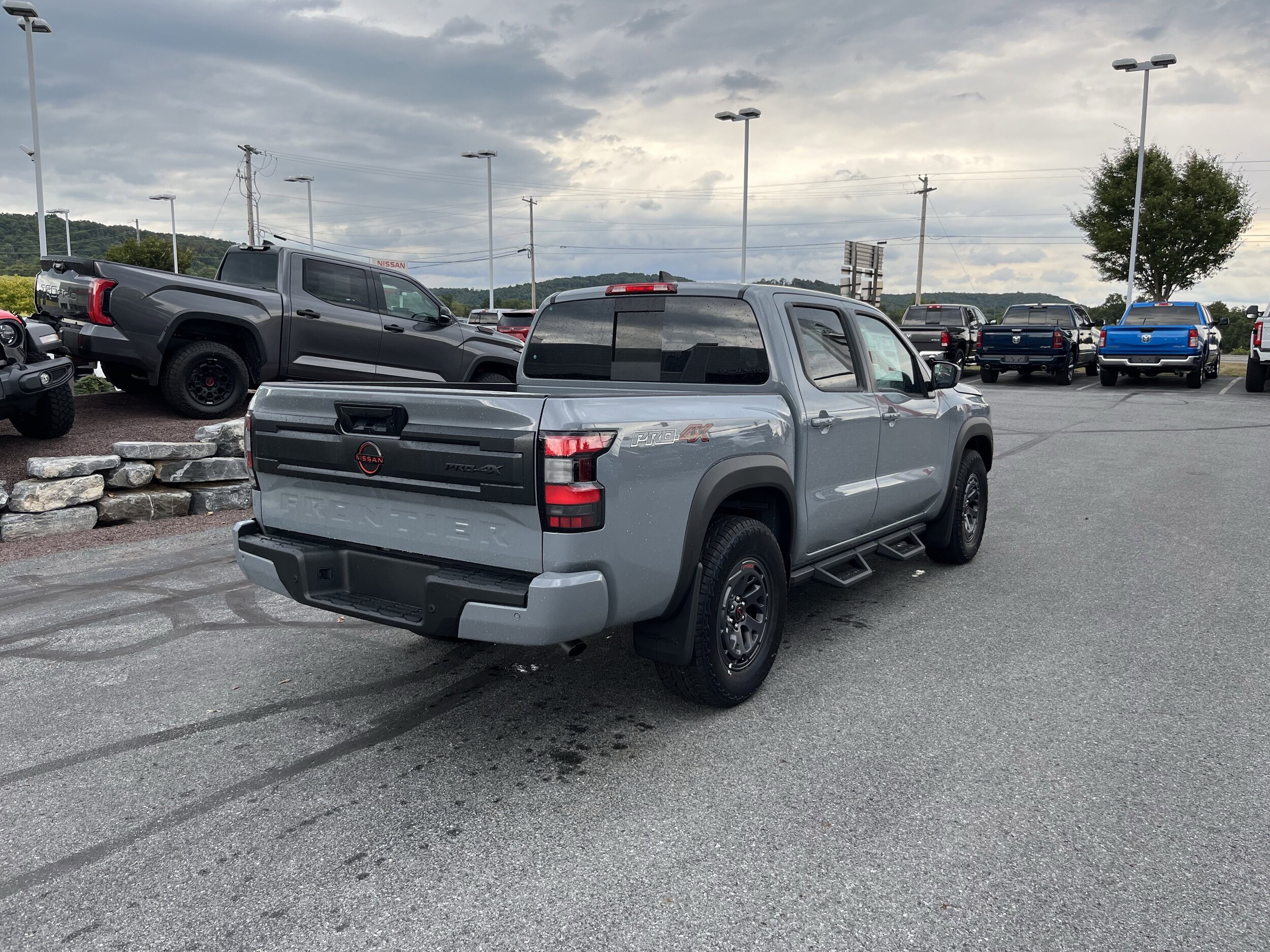 2025 Nissan Frontier PRO-4X photo 3