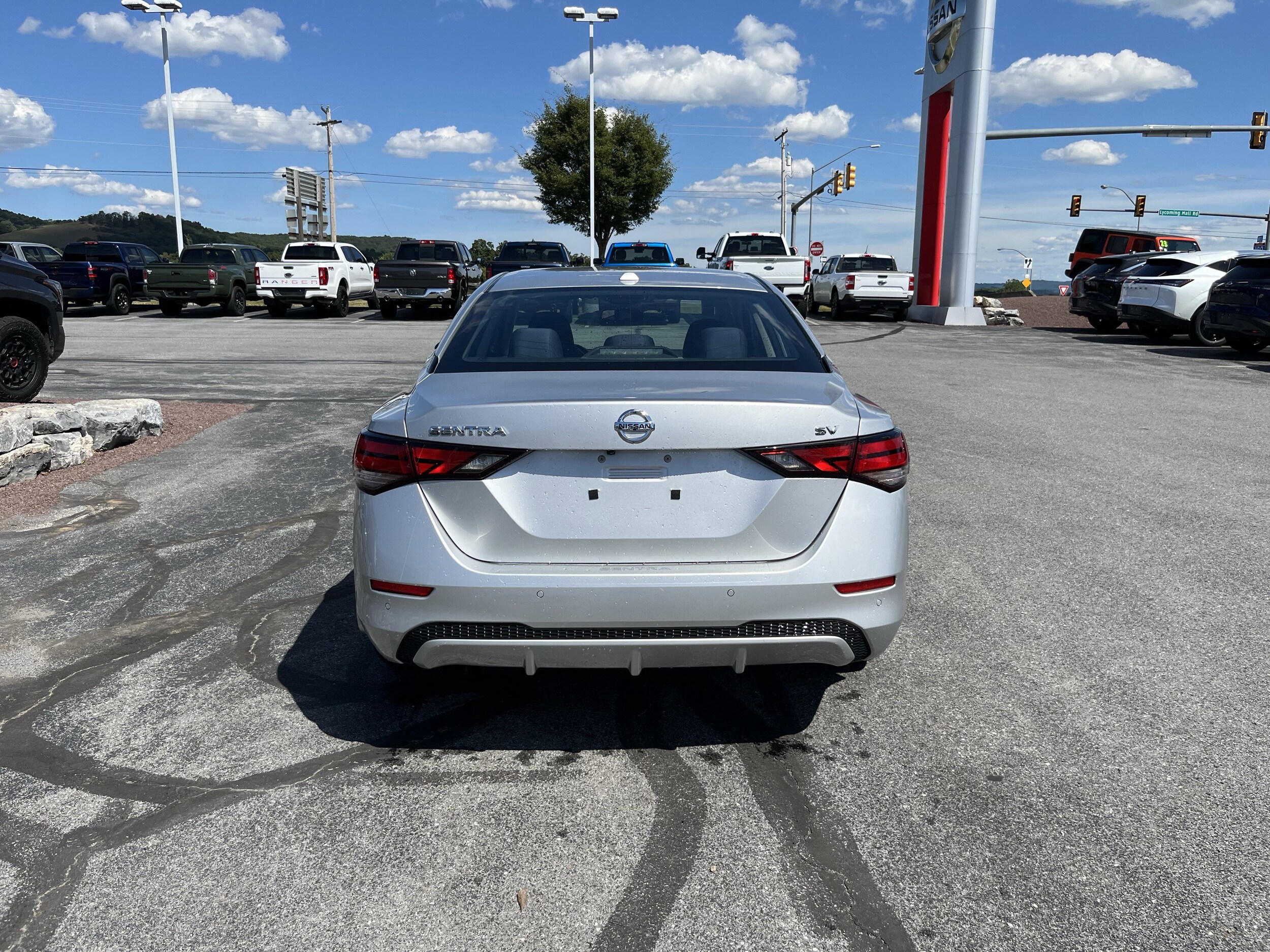 2020 Nissan Sentra SV photo 2