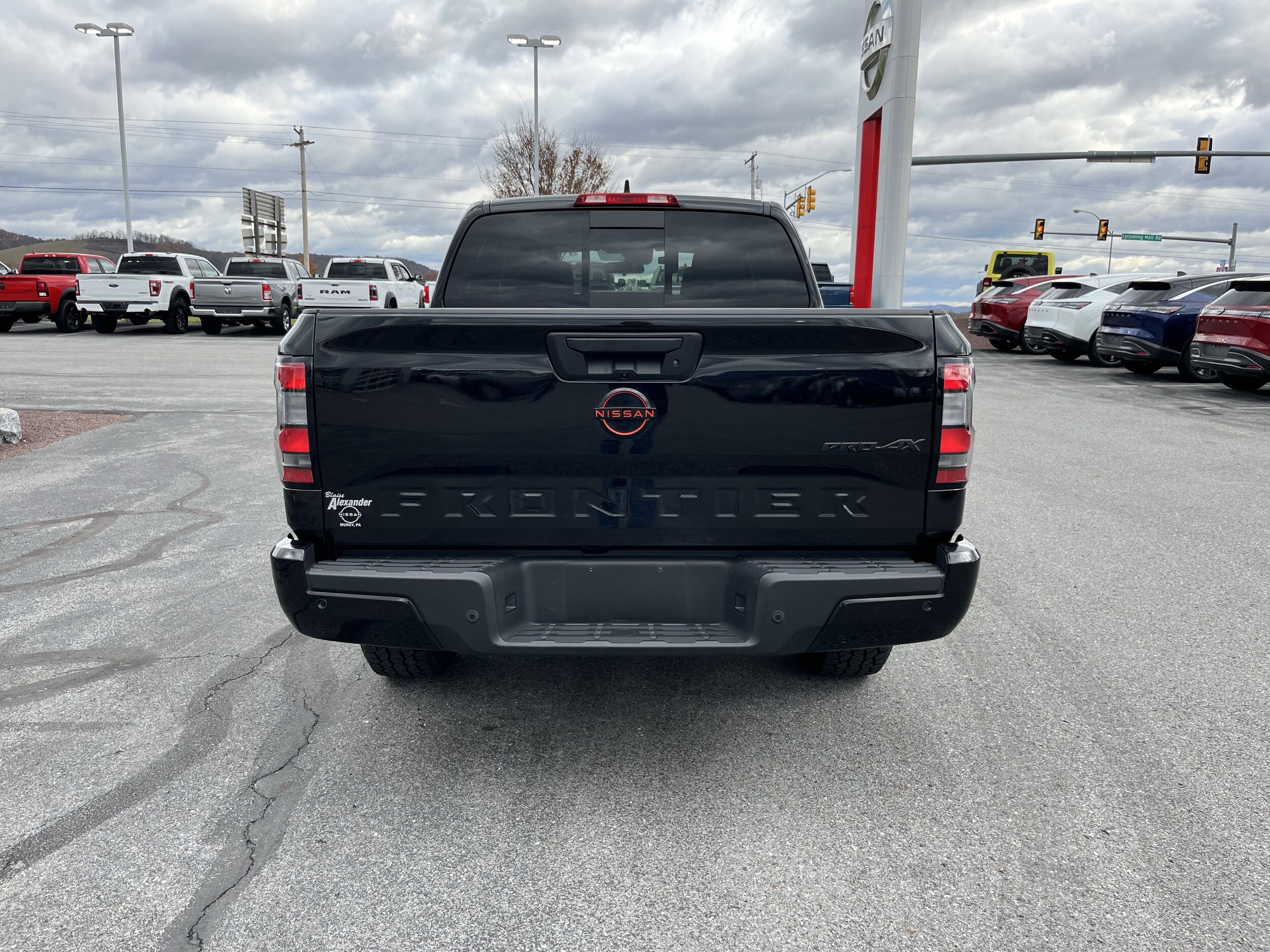 2024 Nissan Frontier Crew Cab PRO-4X photo 4