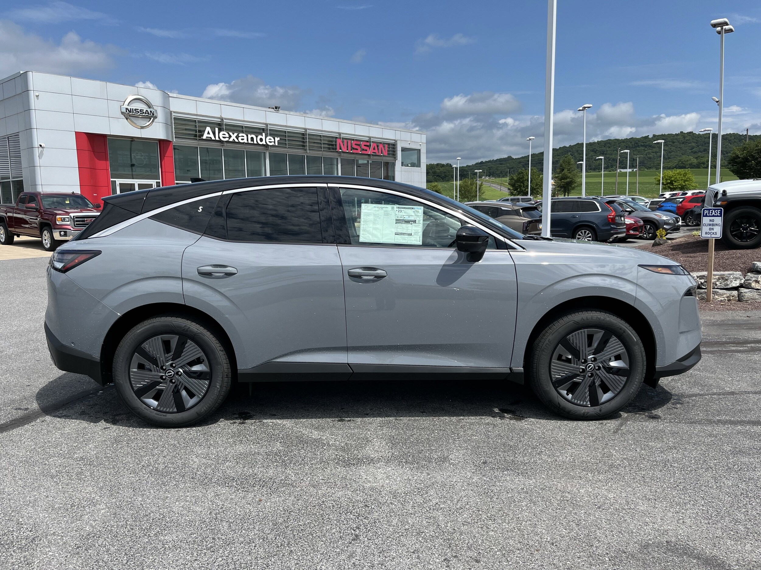 2025 Nissan Murano SL photo 2