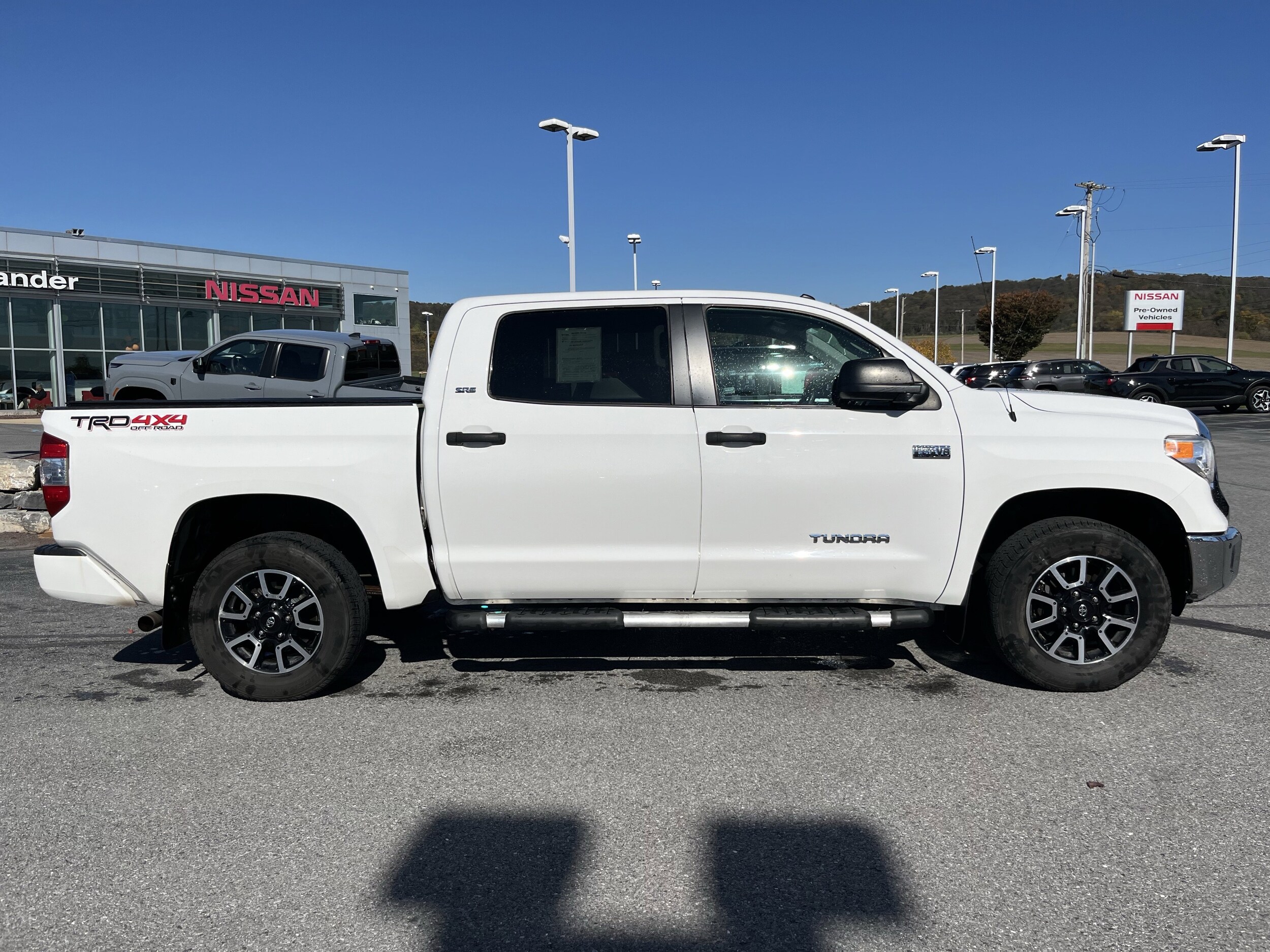 2016 Toyota Tundra Platinum photo 2