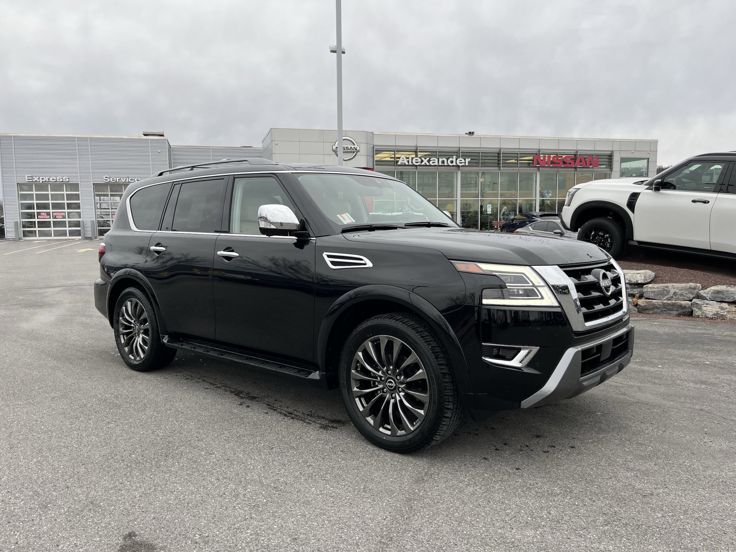 2023 Nissan Armada Platinum's photo