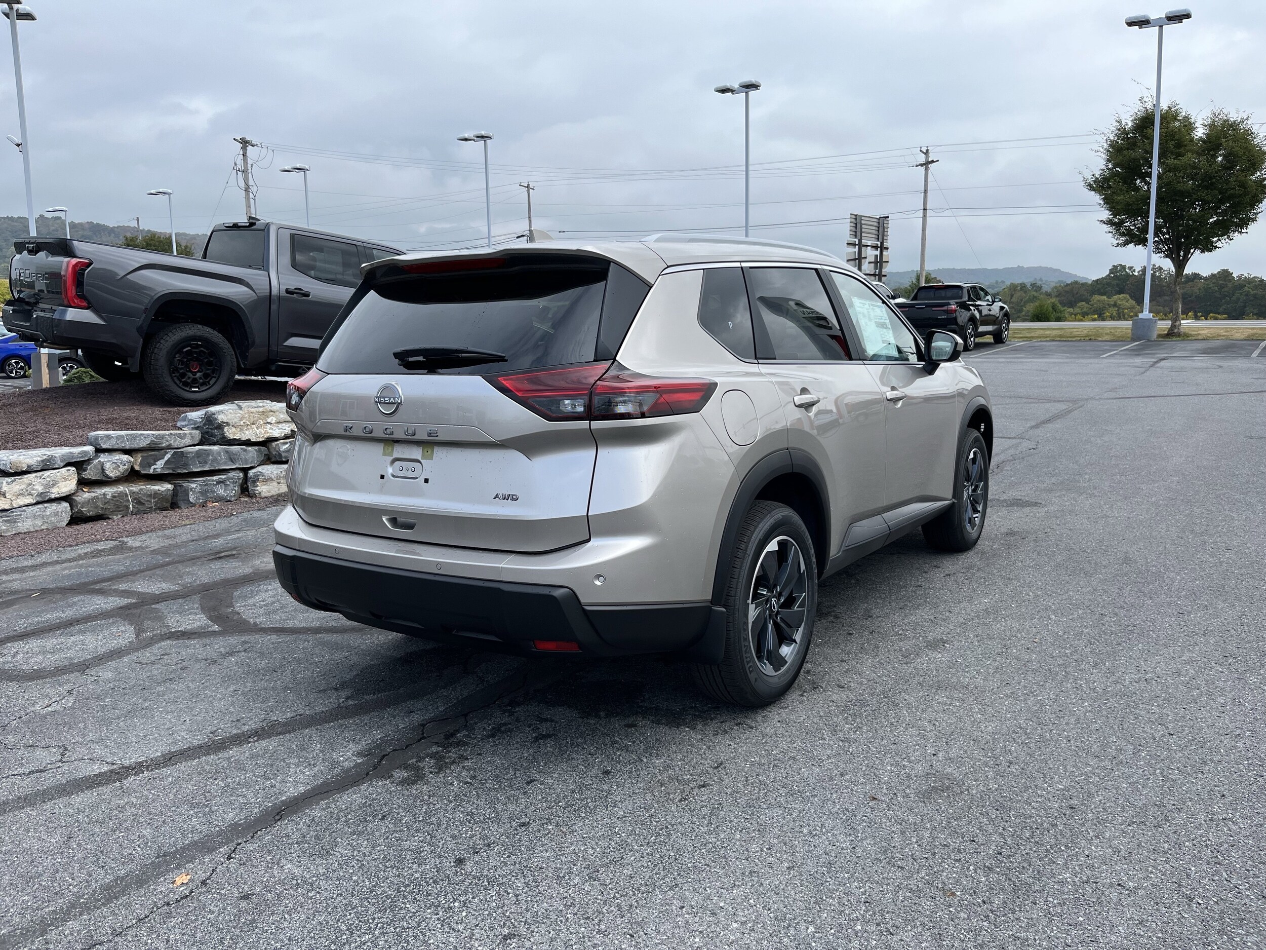 2026 Nissan Rogue SV photo 2