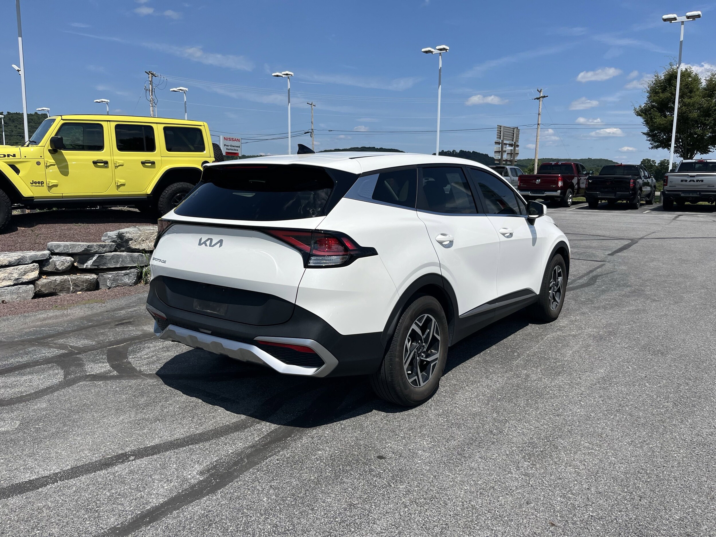 2024 Kia Sportage LX photo 3