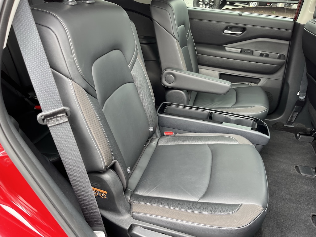 Used 2024 Nissan Pathfinder SL SUV