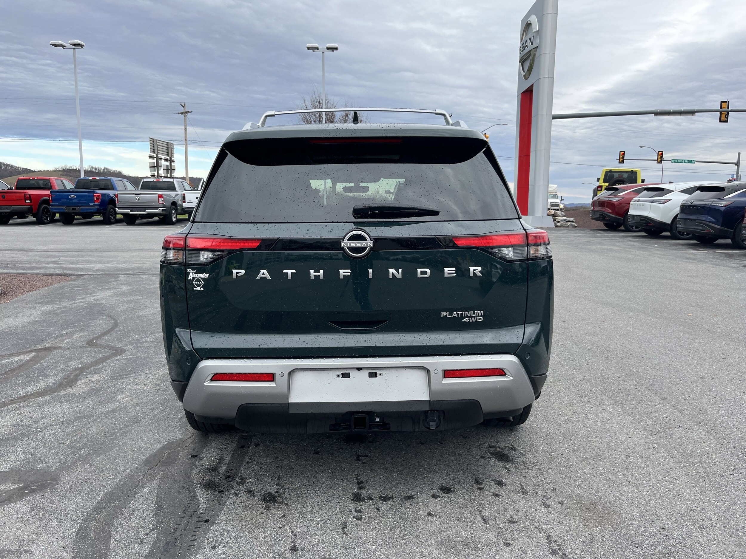 2024 Nissan Pathfinder Platinum photo 3