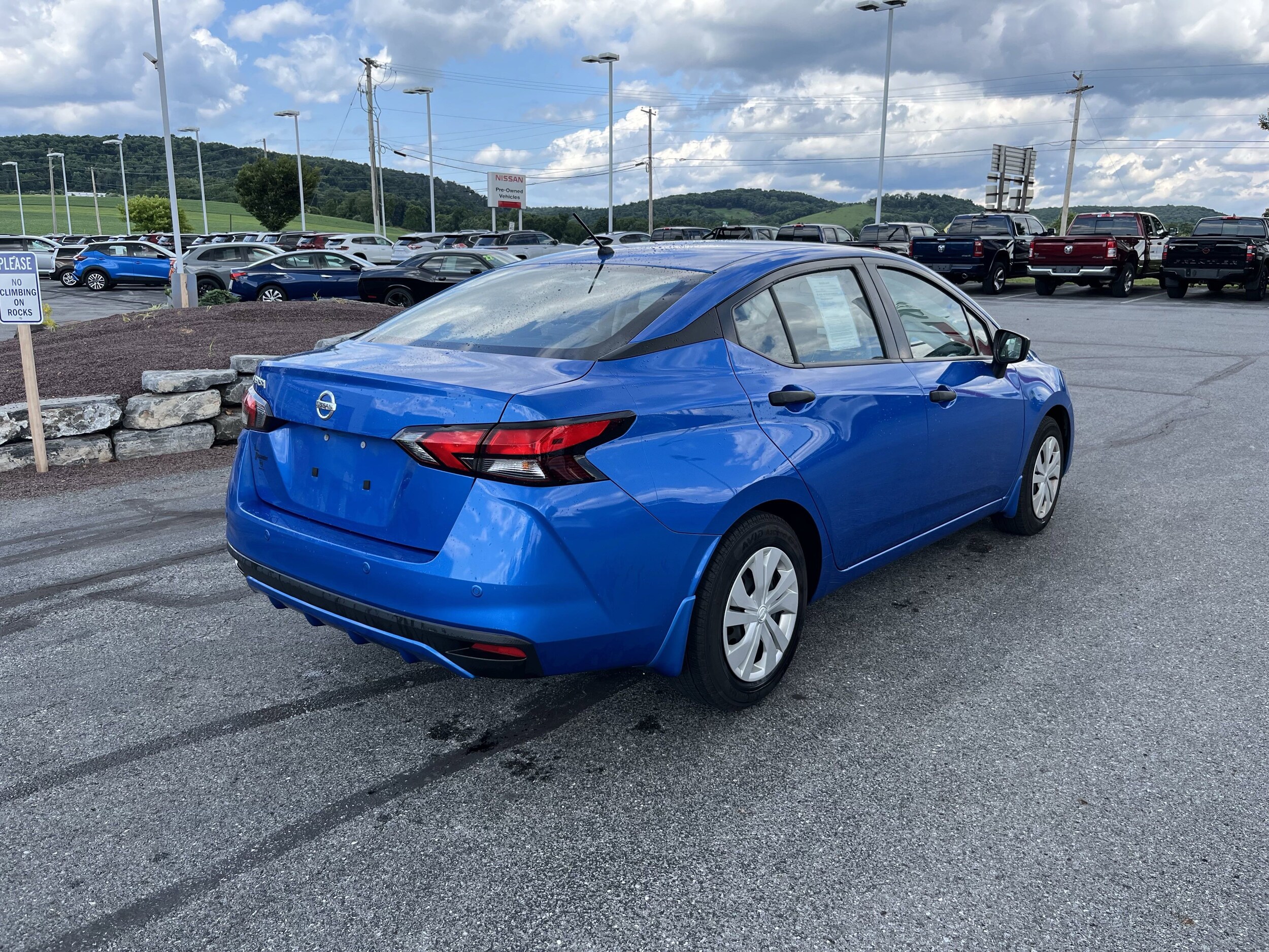 2021 Nissan Versa 1.6 S photo 3