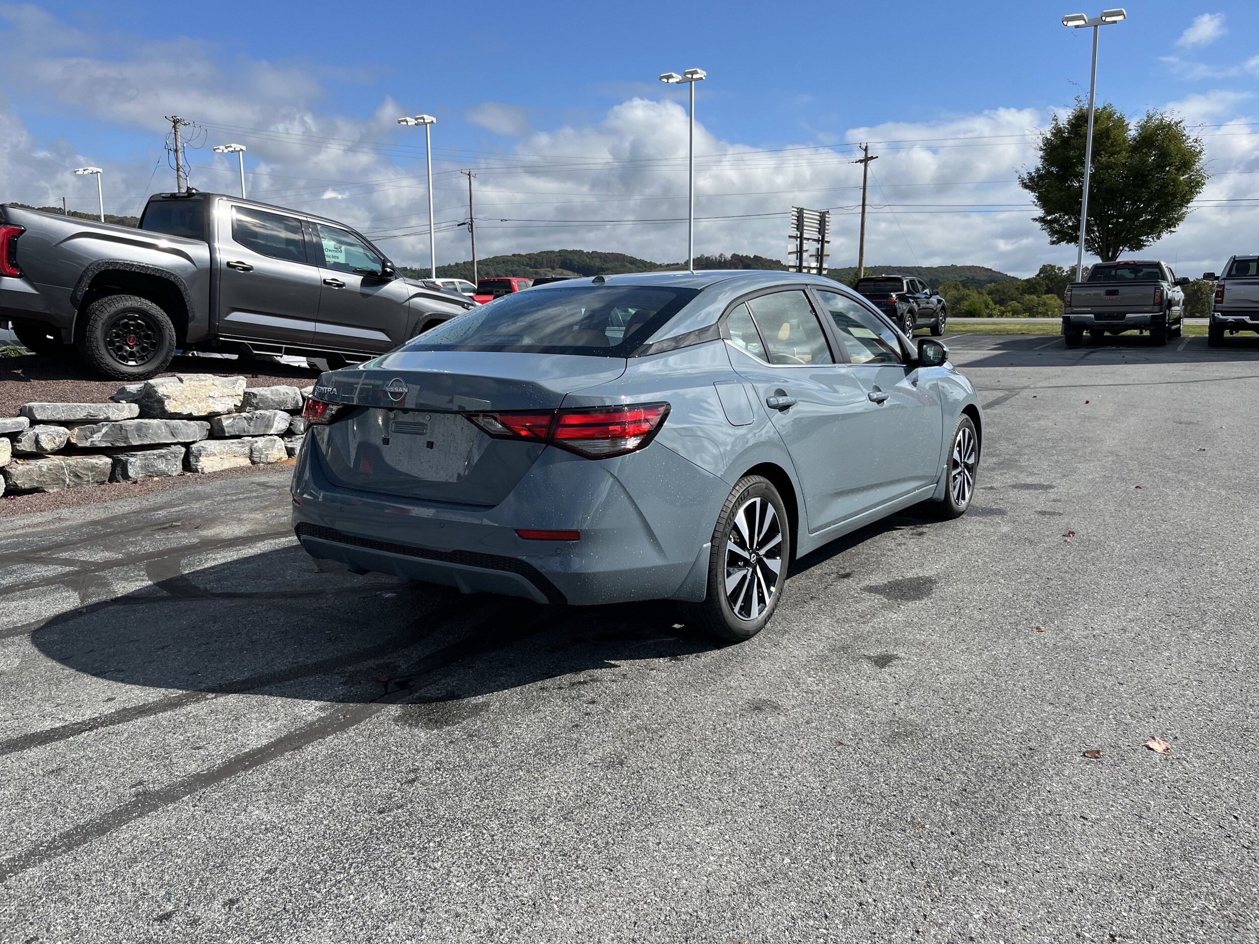 2025 Nissan Sentra SV photo 3