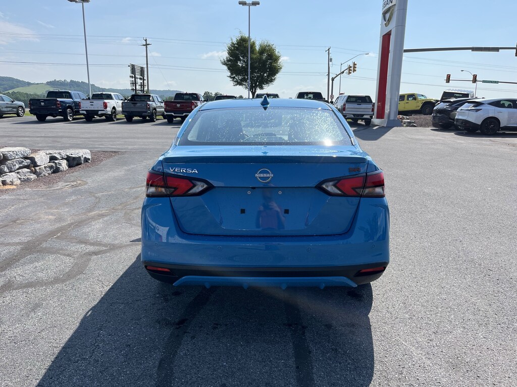 New 2025 Nissan Versa SR Sedan