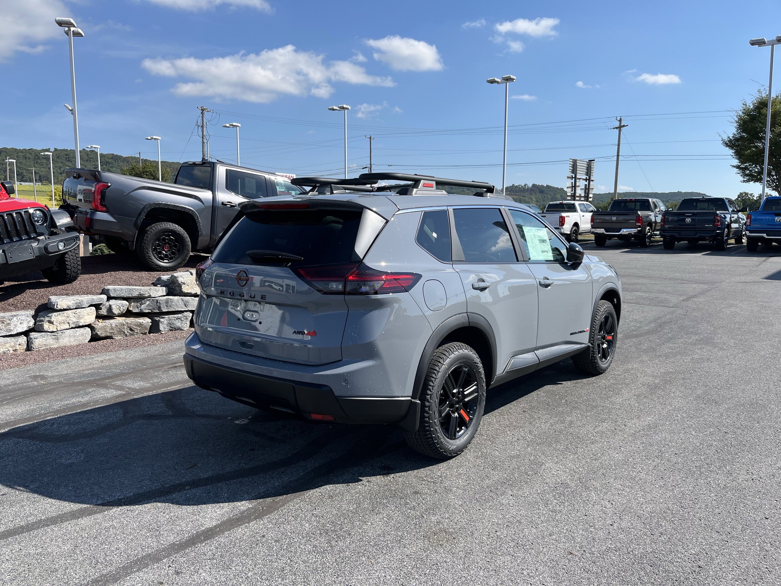 2026 Nissan Rogue SV photo 2