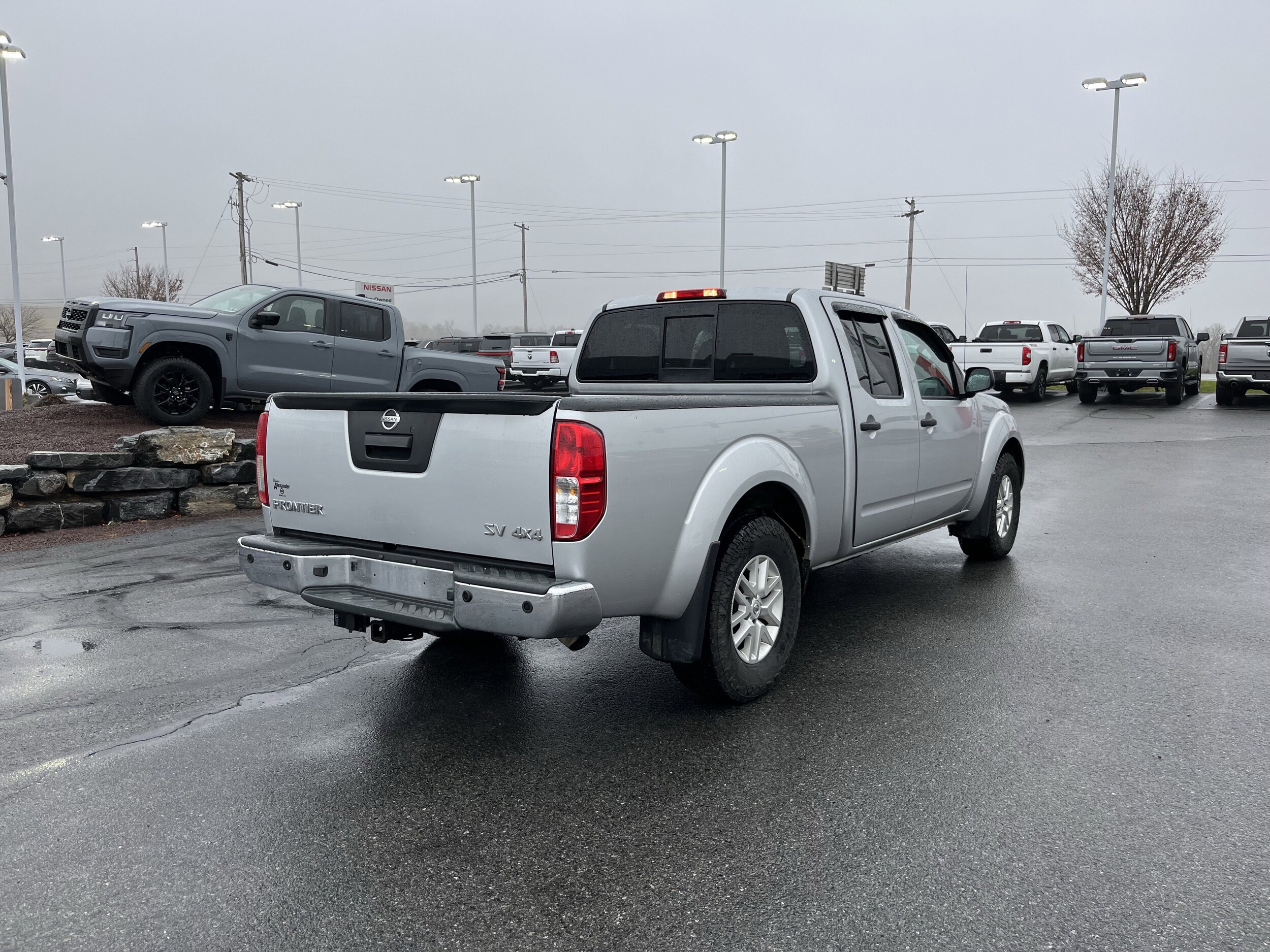 2017 Nissan Frontier Crew Cab SV photo 3