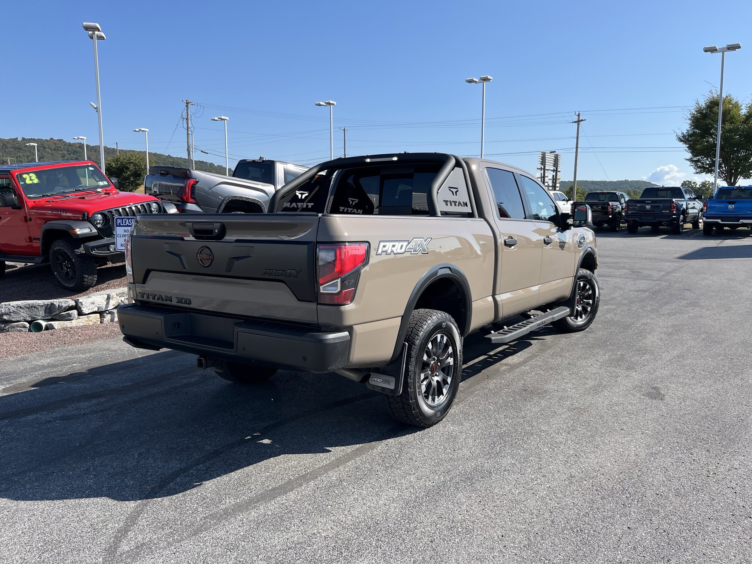 2024 Nissan Titan Crew Cab PRO-4X photo 2