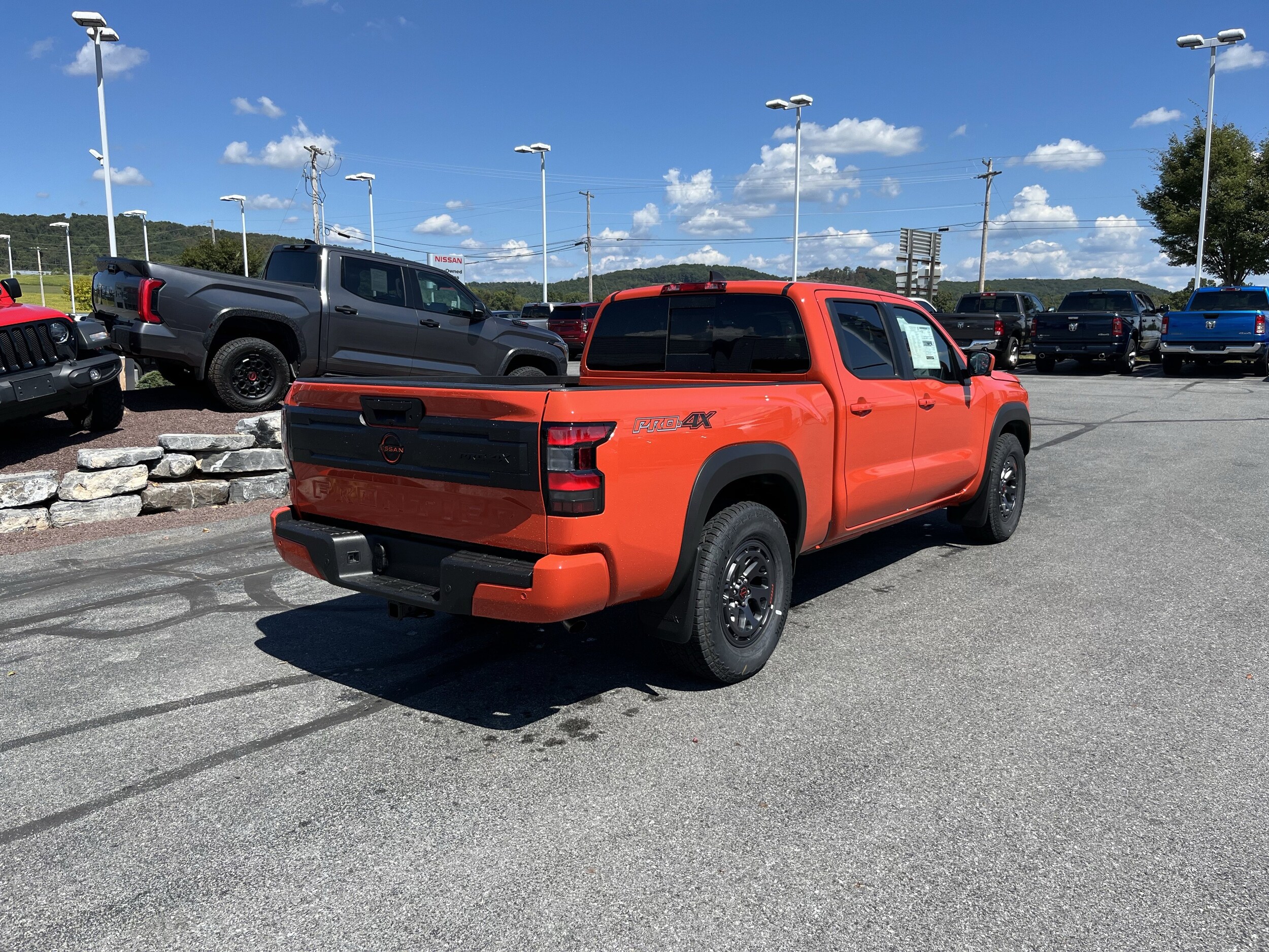 2025 Nissan Frontier PRO-4X photo 3