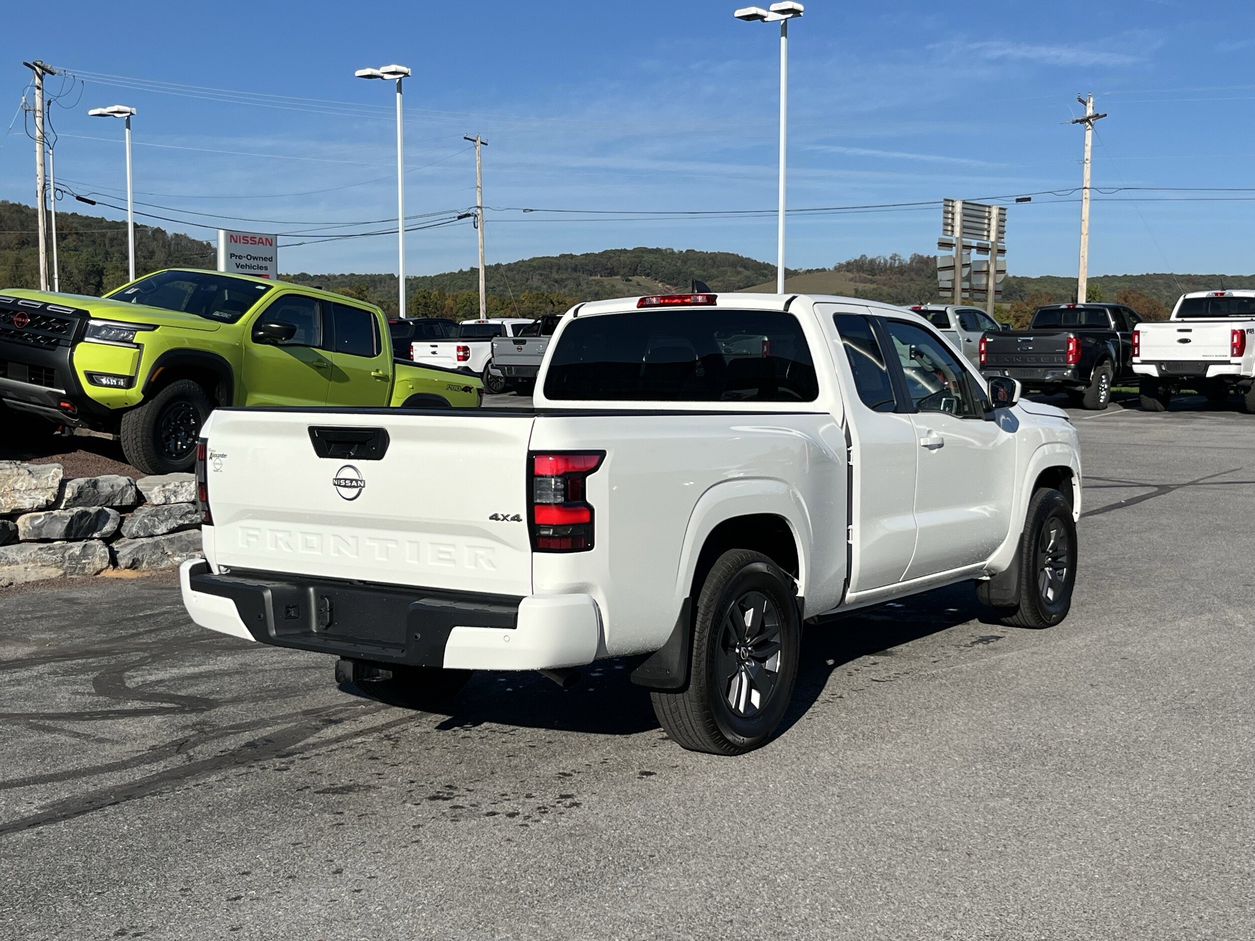 2025 Nissan Frontier King Cab SV photo 3