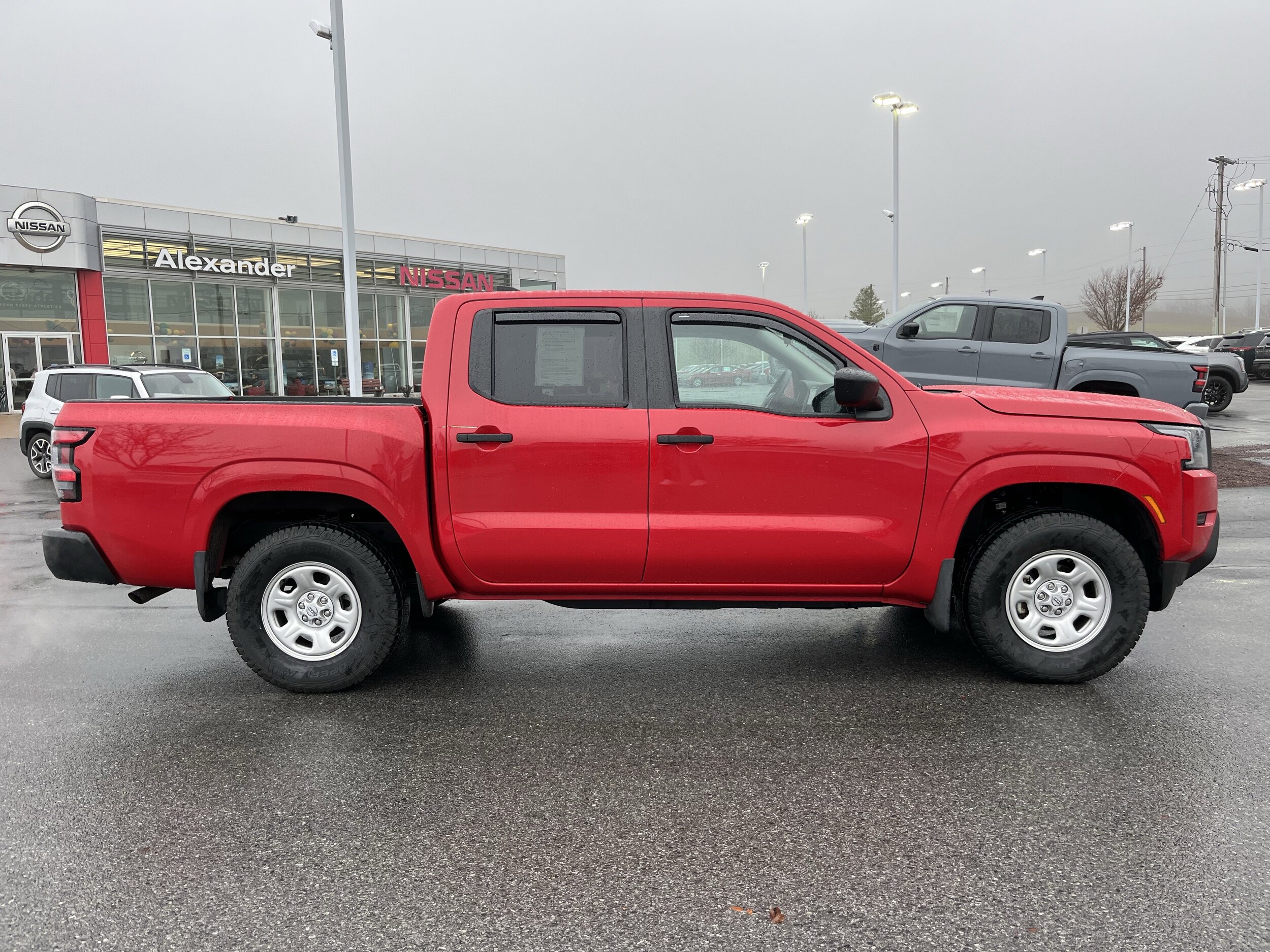2022 Nissan Frontier S photo 2