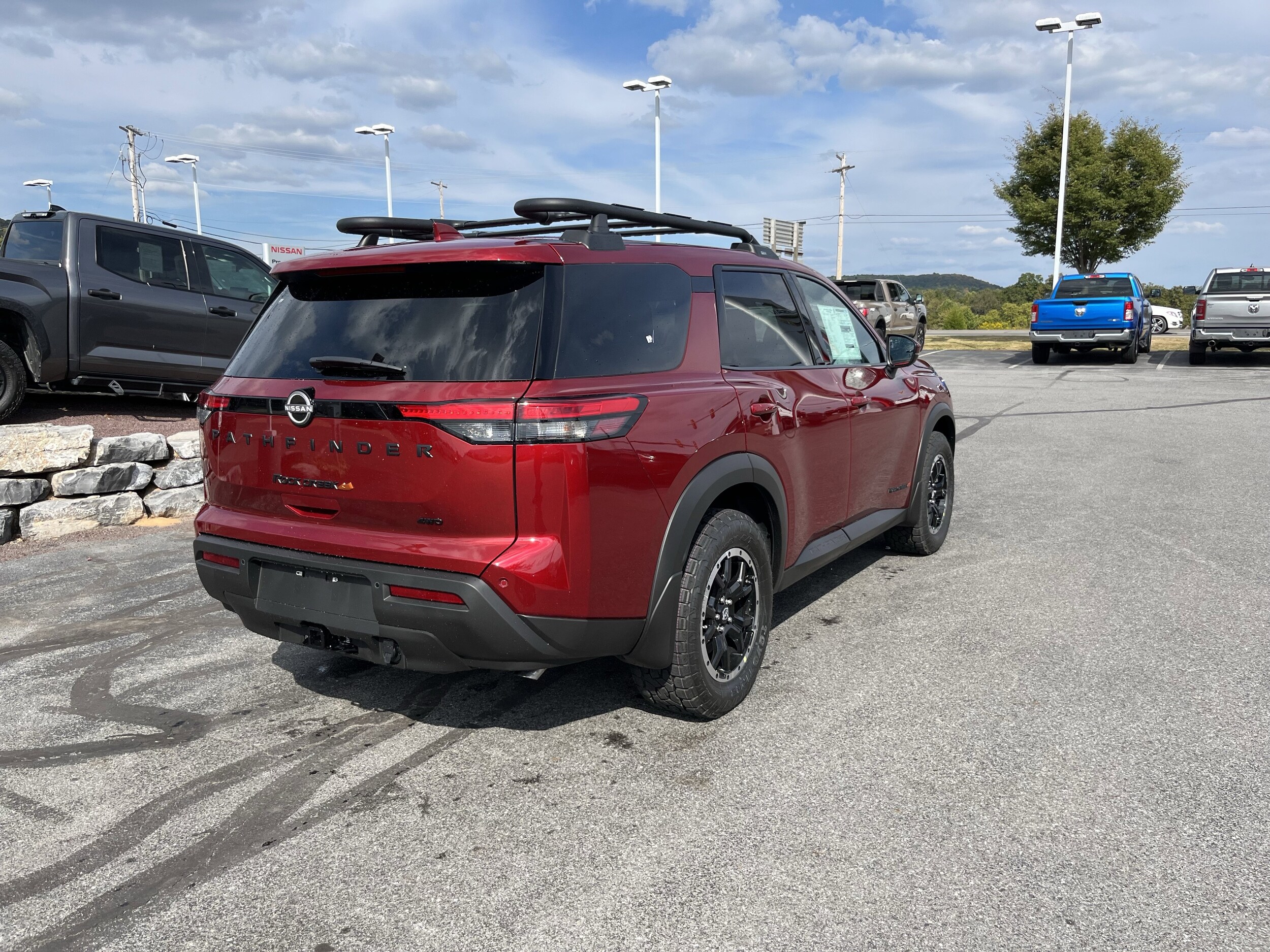 2025 Nissan Pathfinder Rock Creek photo 3