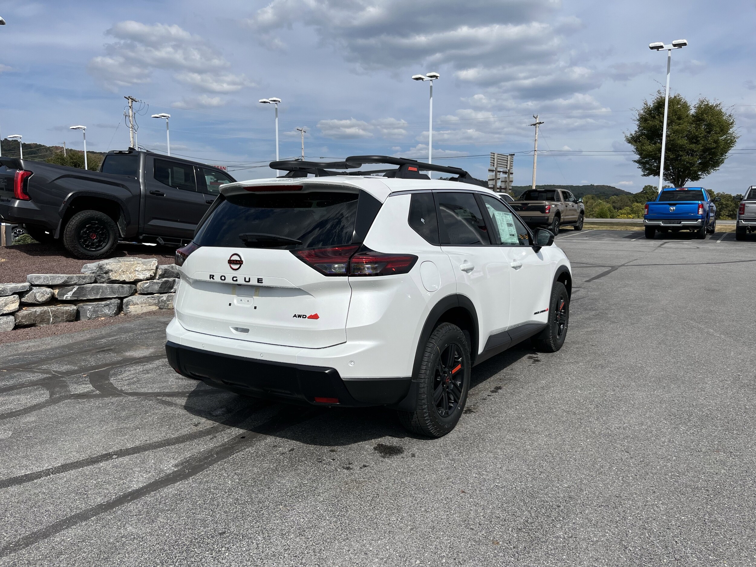2026 Nissan Rogue SV photo 2