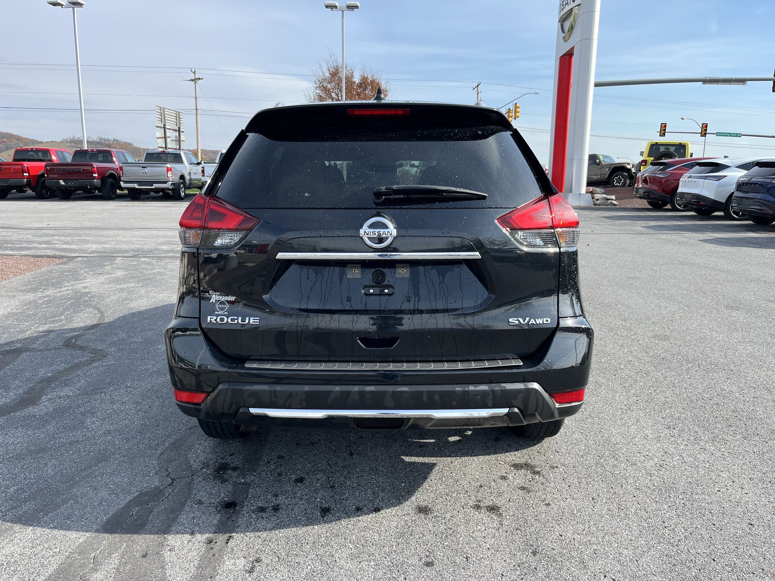2018 Nissan Rogue AWD SV photo 3