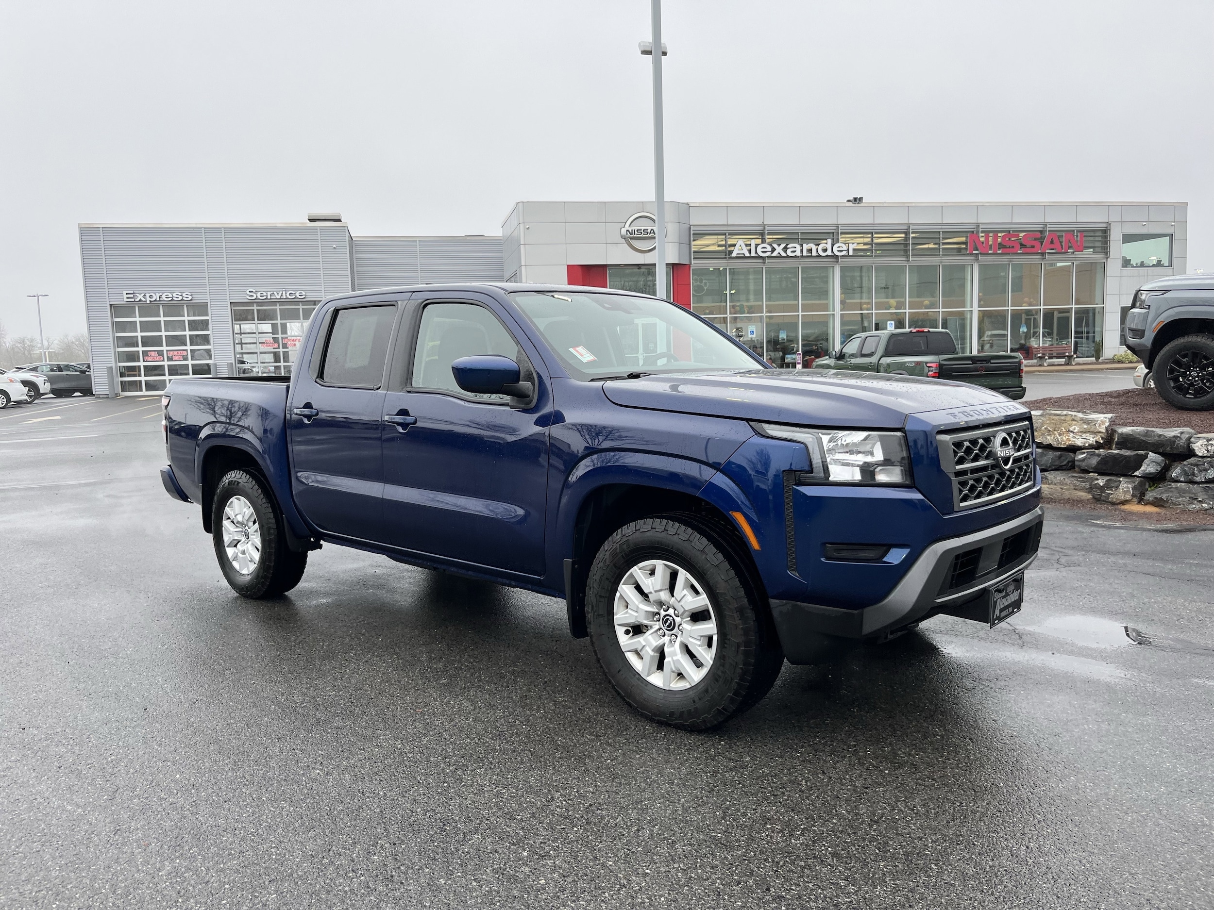 2023 Nissan Frontier SV's photo