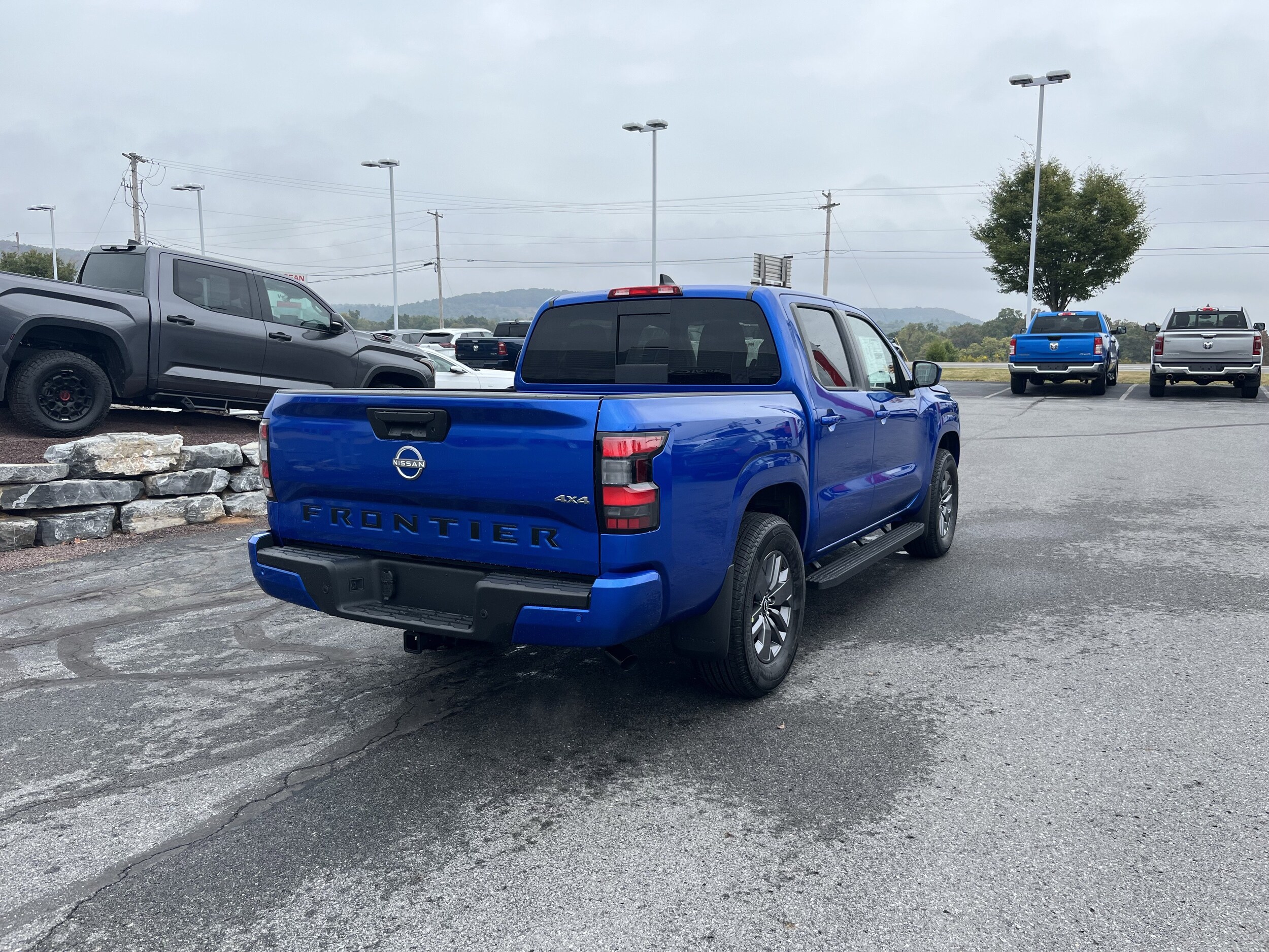 2026 Nissan Frontier SV photo 2