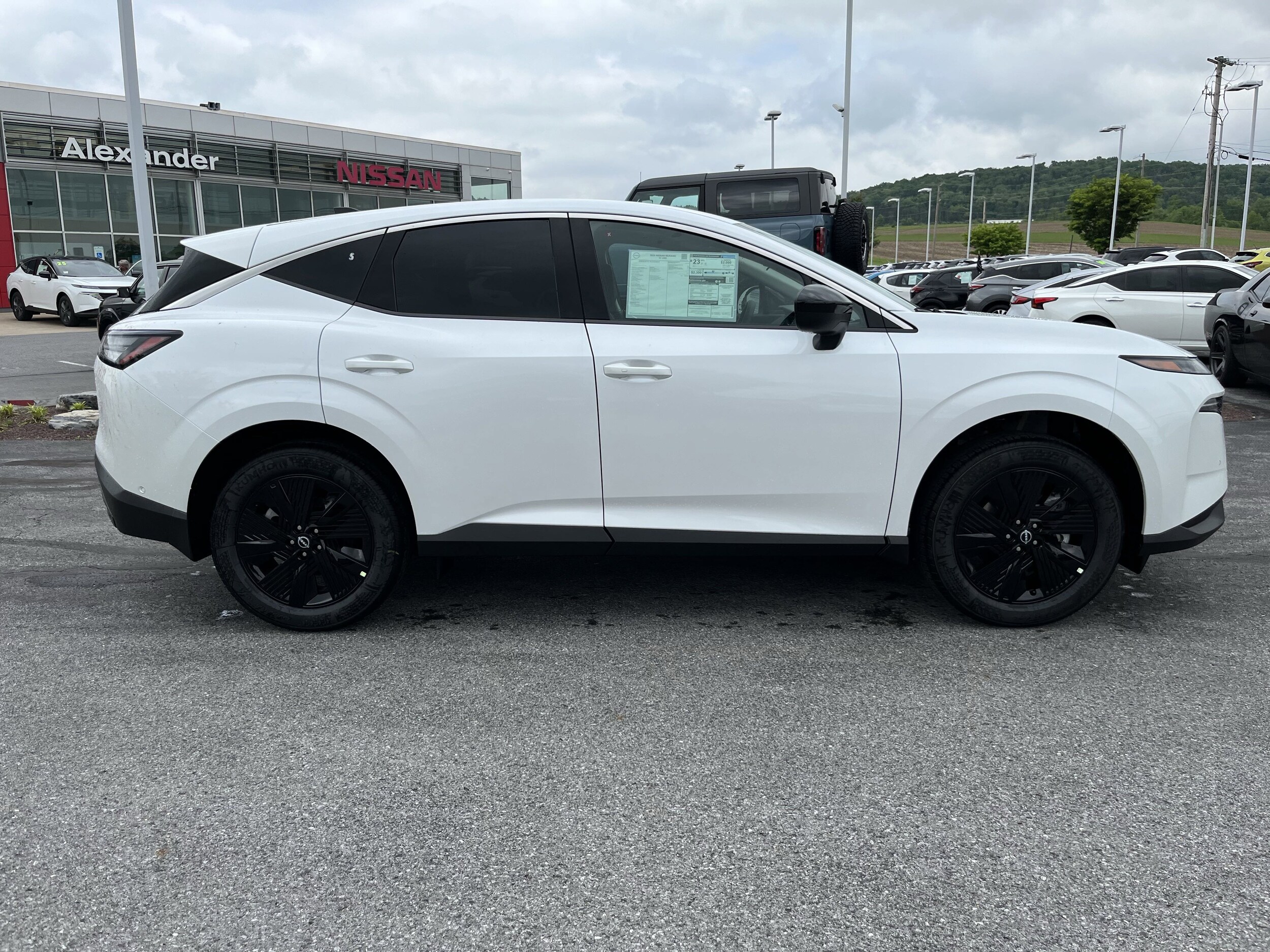 2025 Nissan Murano SV photo 2
