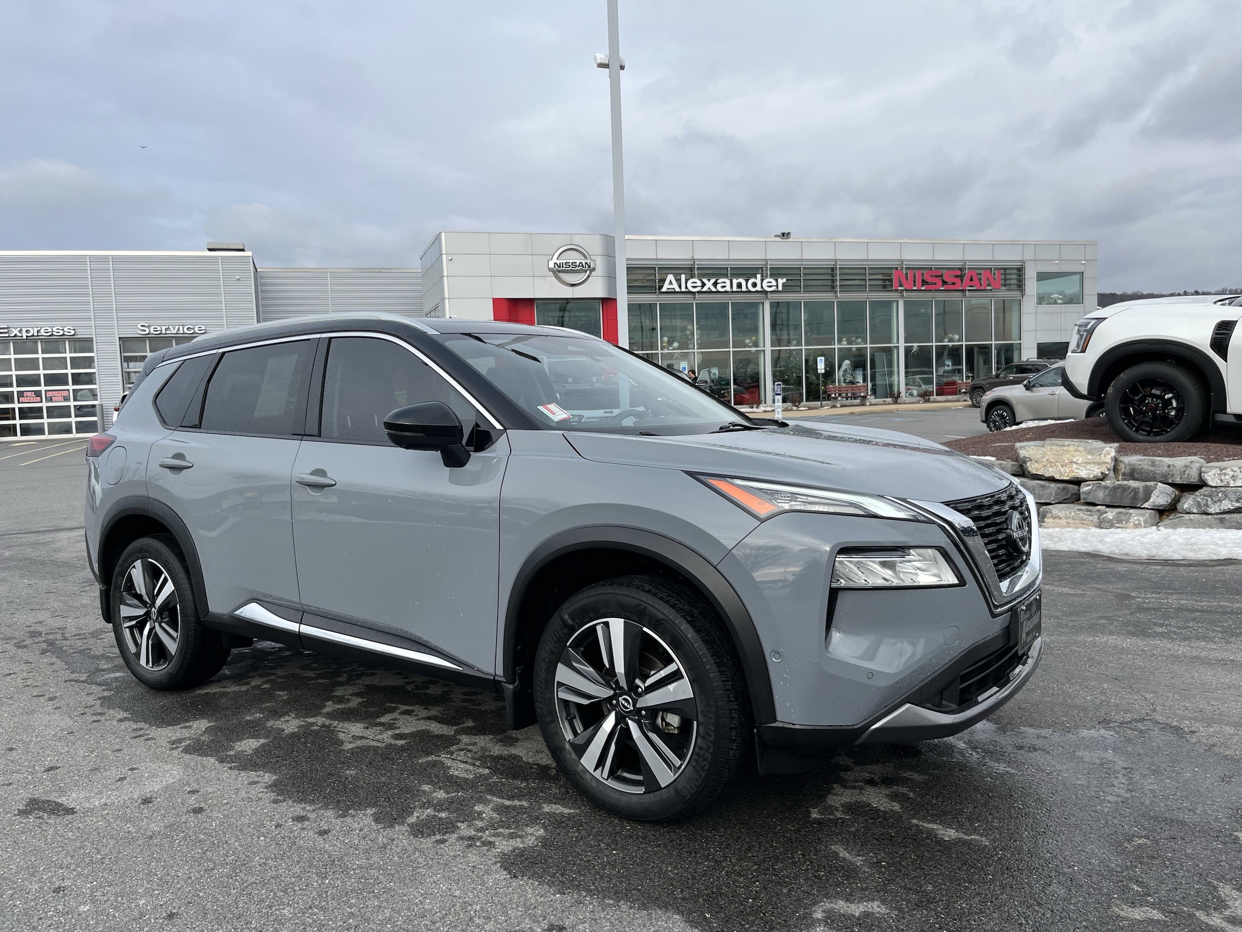 2023 Nissan Rogue SL