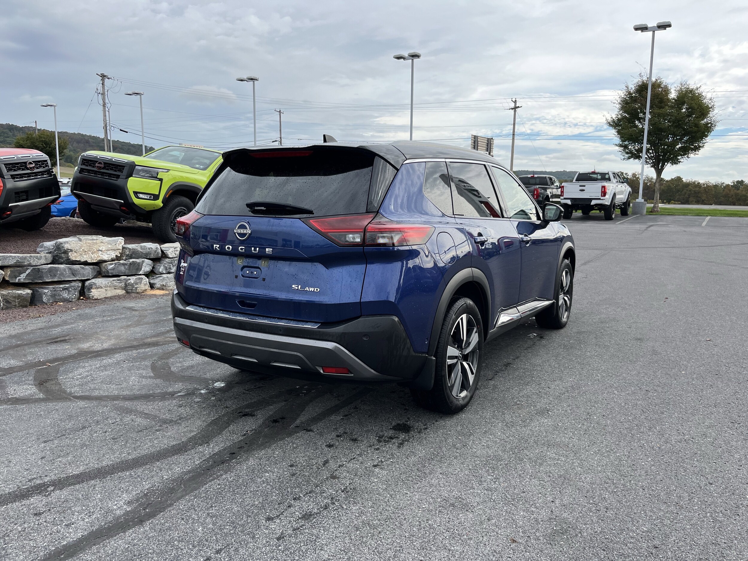2023 Nissan Rogue AWD SL photo 2