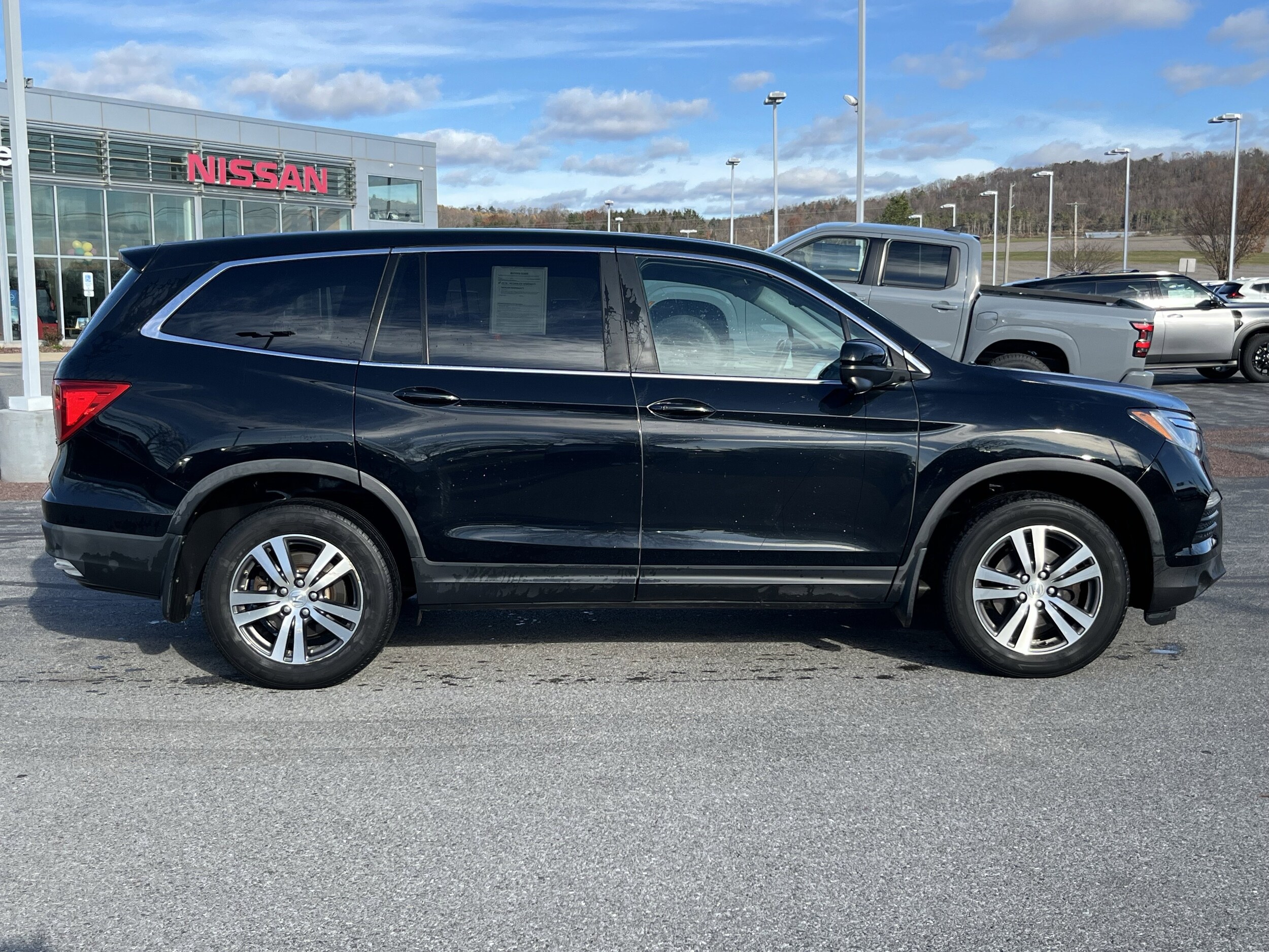 2017 Honda Pilot EX-L photo 2