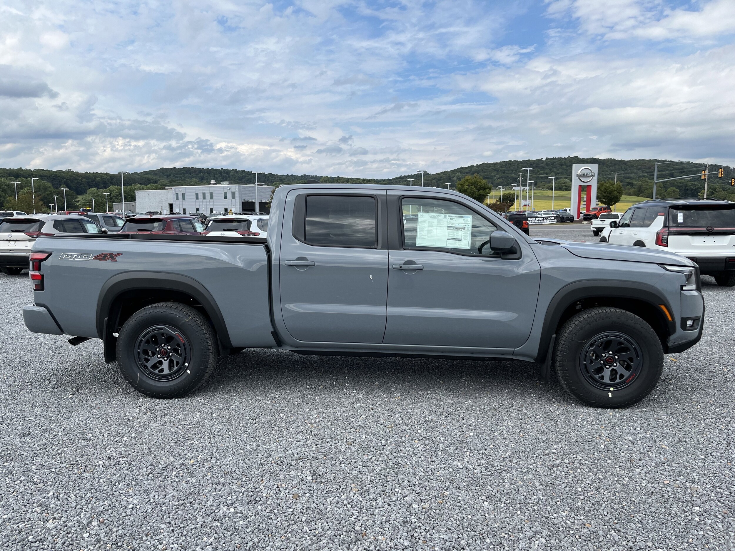 2025 Nissan Frontier PRO-4X photo 2