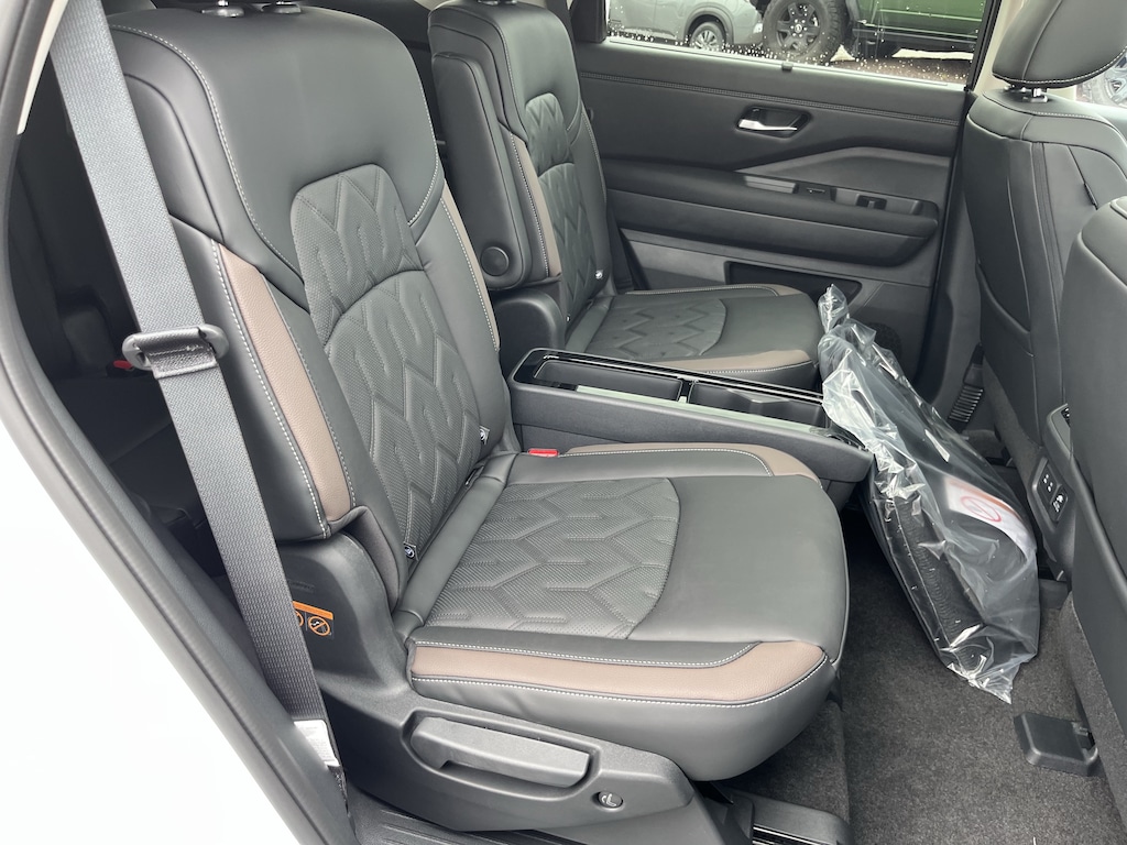 New 2026 Nissan Pathfinder Platinum SUV