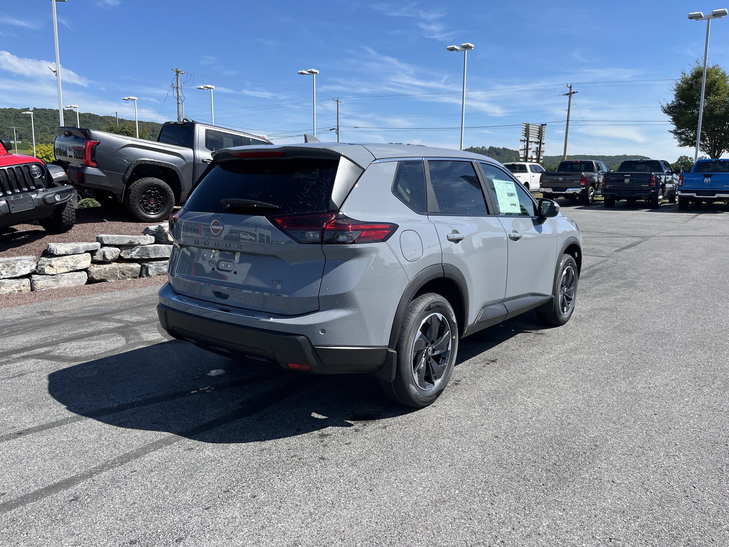 2026 Nissan Rogue SV photo 2