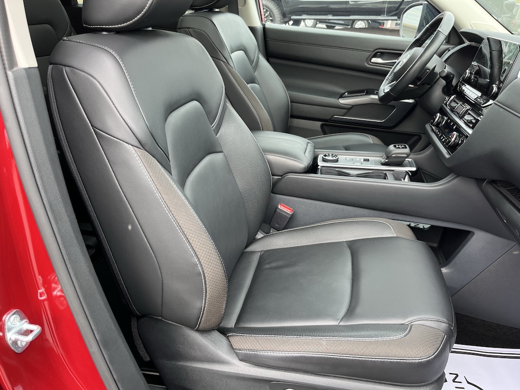 Used 2024 Nissan Pathfinder SL SUV