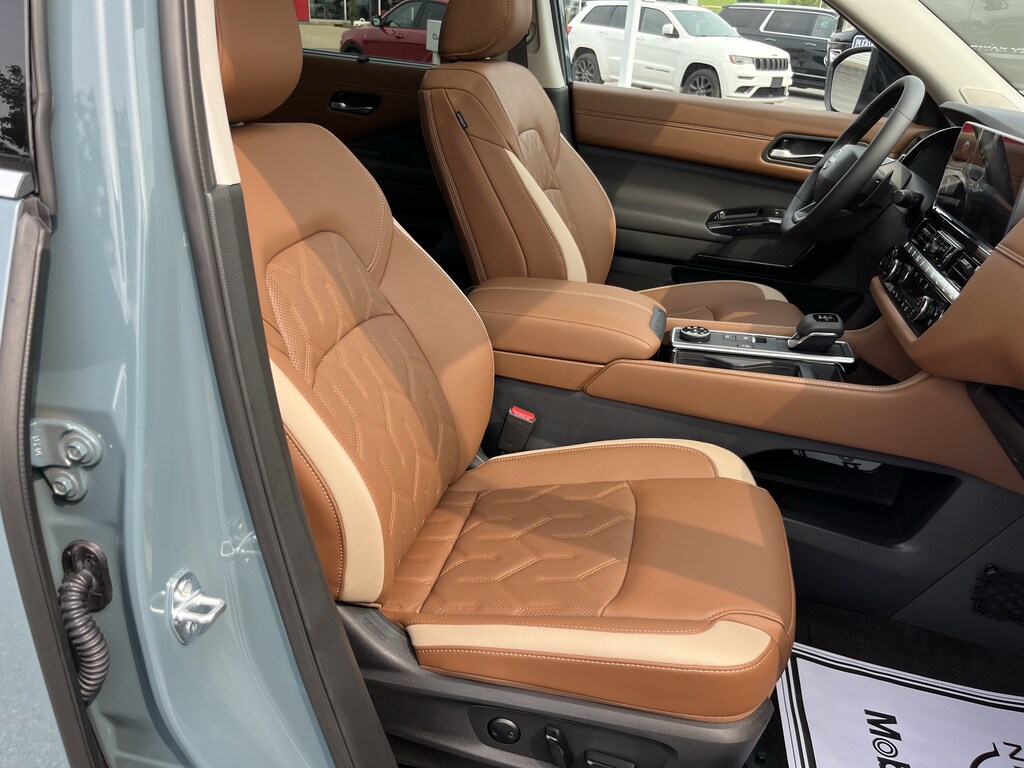 New 2026 Nissan Pathfinder Platinum SUV