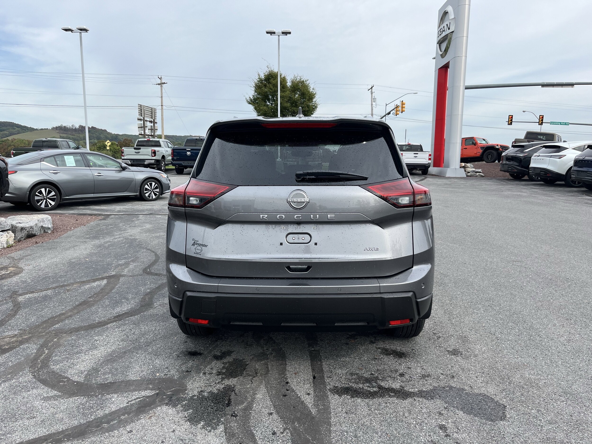 2026 Nissan Rogue SV photo 2