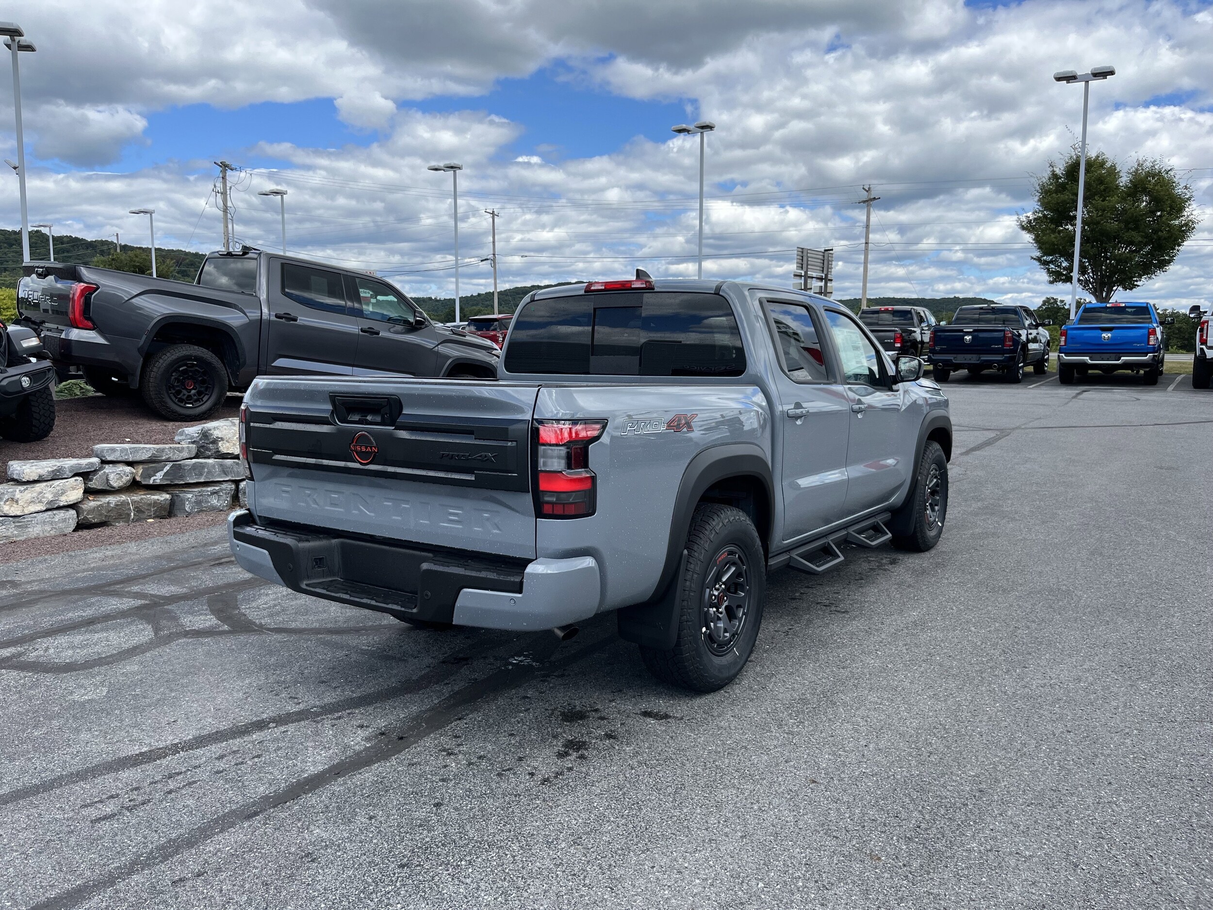 2025 Nissan Frontier PRO-4X photo 3