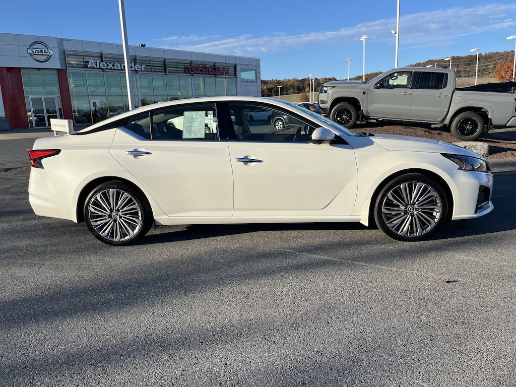 Used 2024 Nissan Altima 2.5 SL Sedan