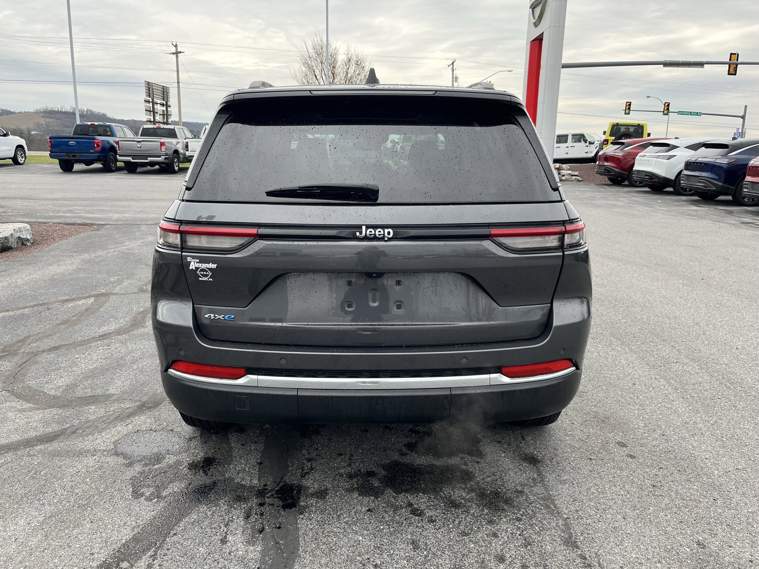 2023 Jeep Cherokee 4xe Base photo 4